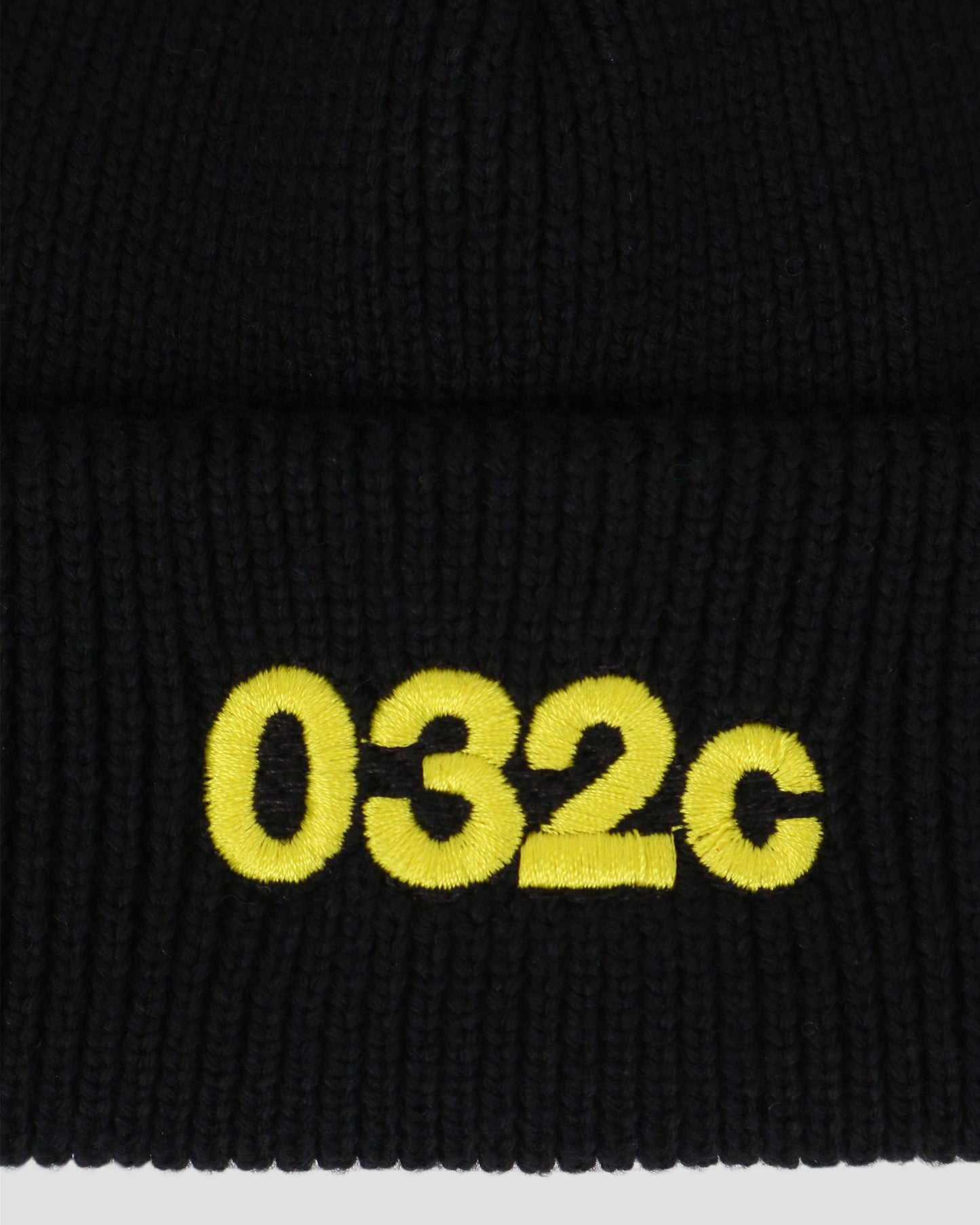 CLASSIC LOGO BEANIE IN BLACK