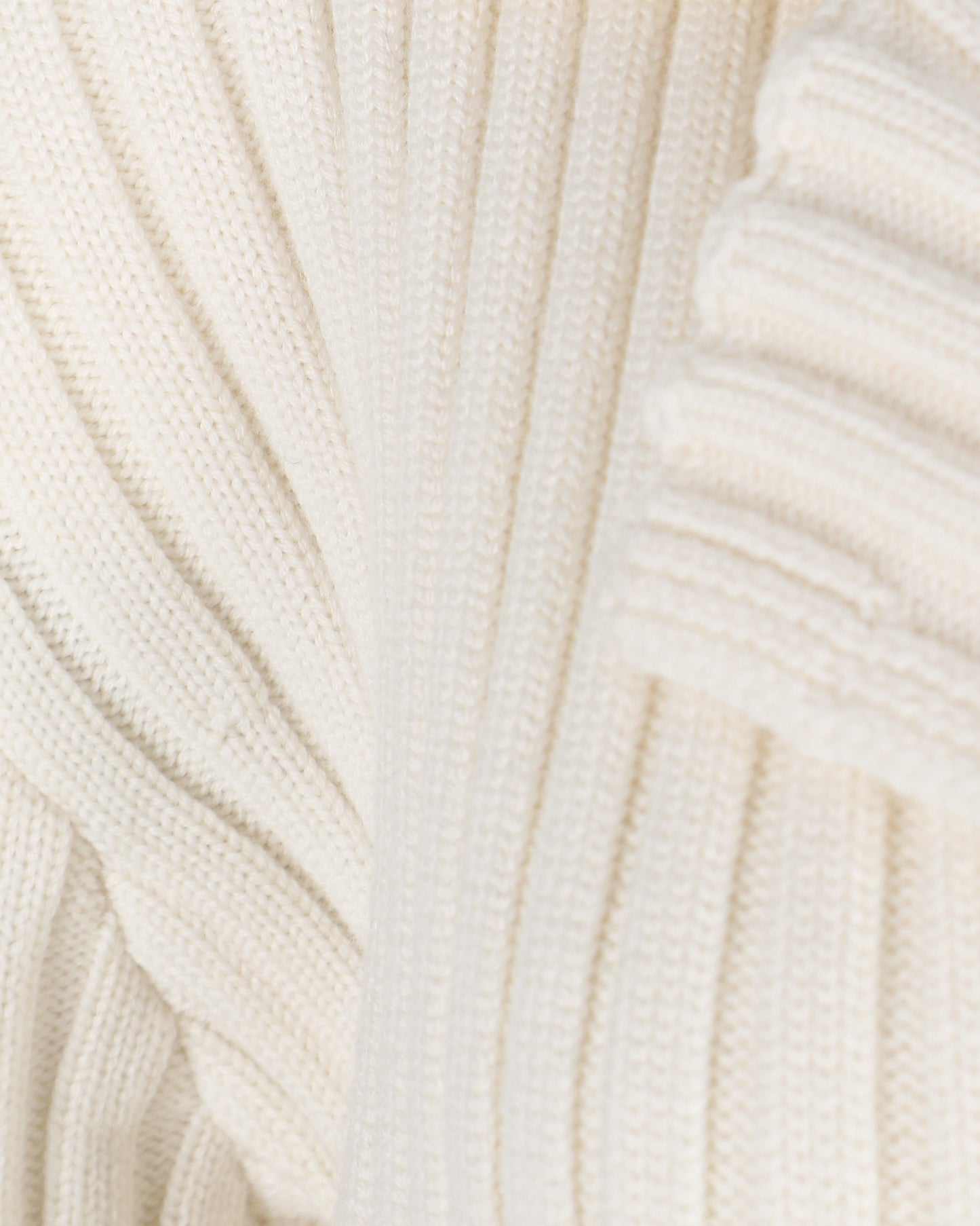 KNITTED CARDIGAN IN CREAM