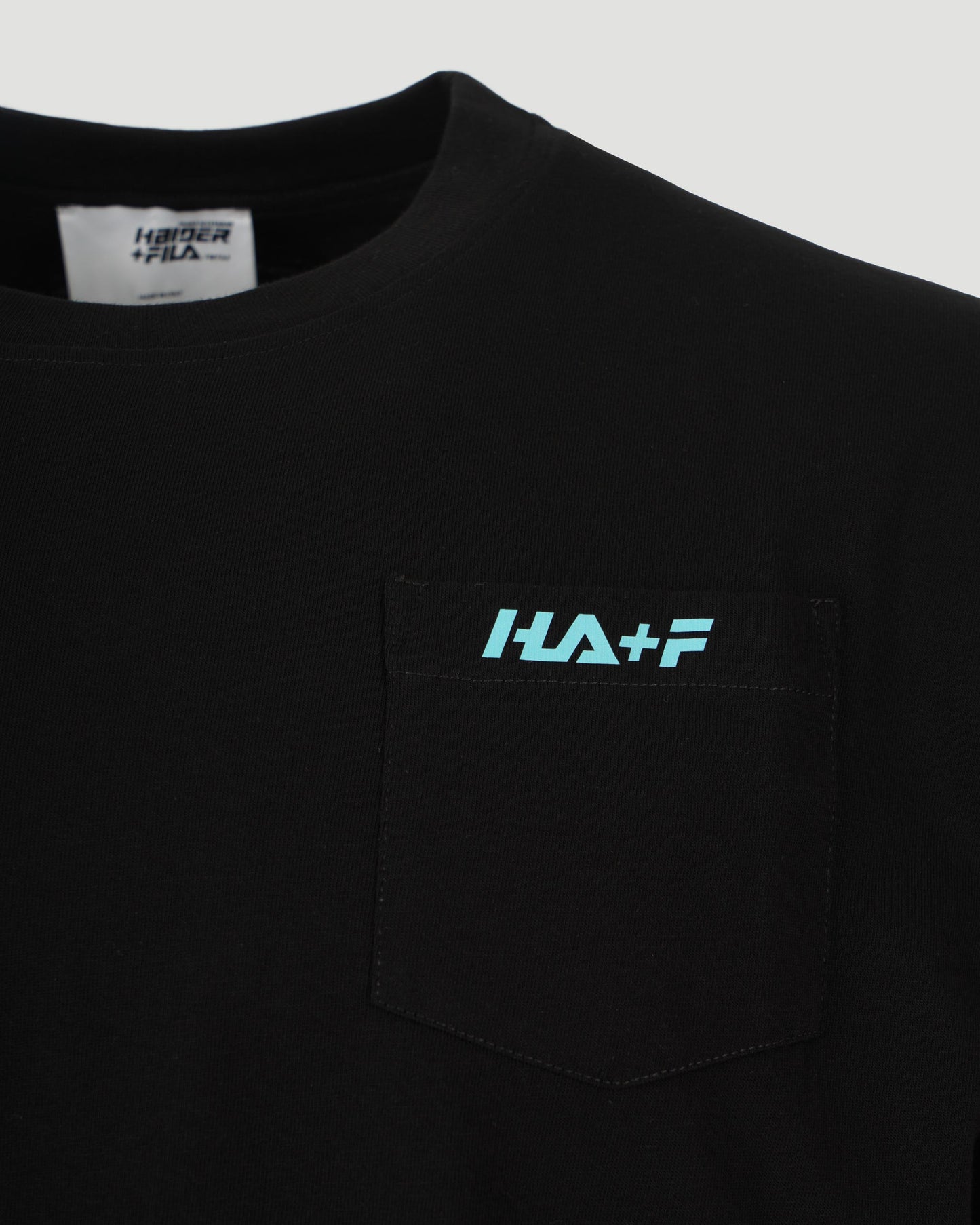 LOGO PRINT T-SHIRT IN BLACK