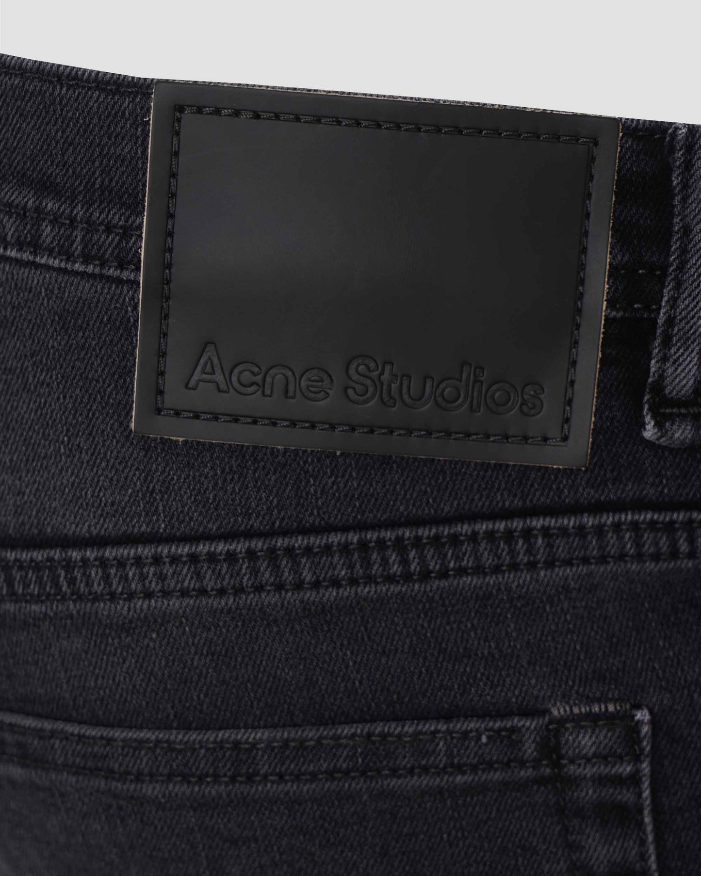 Slim Fit Jeans in Used Black