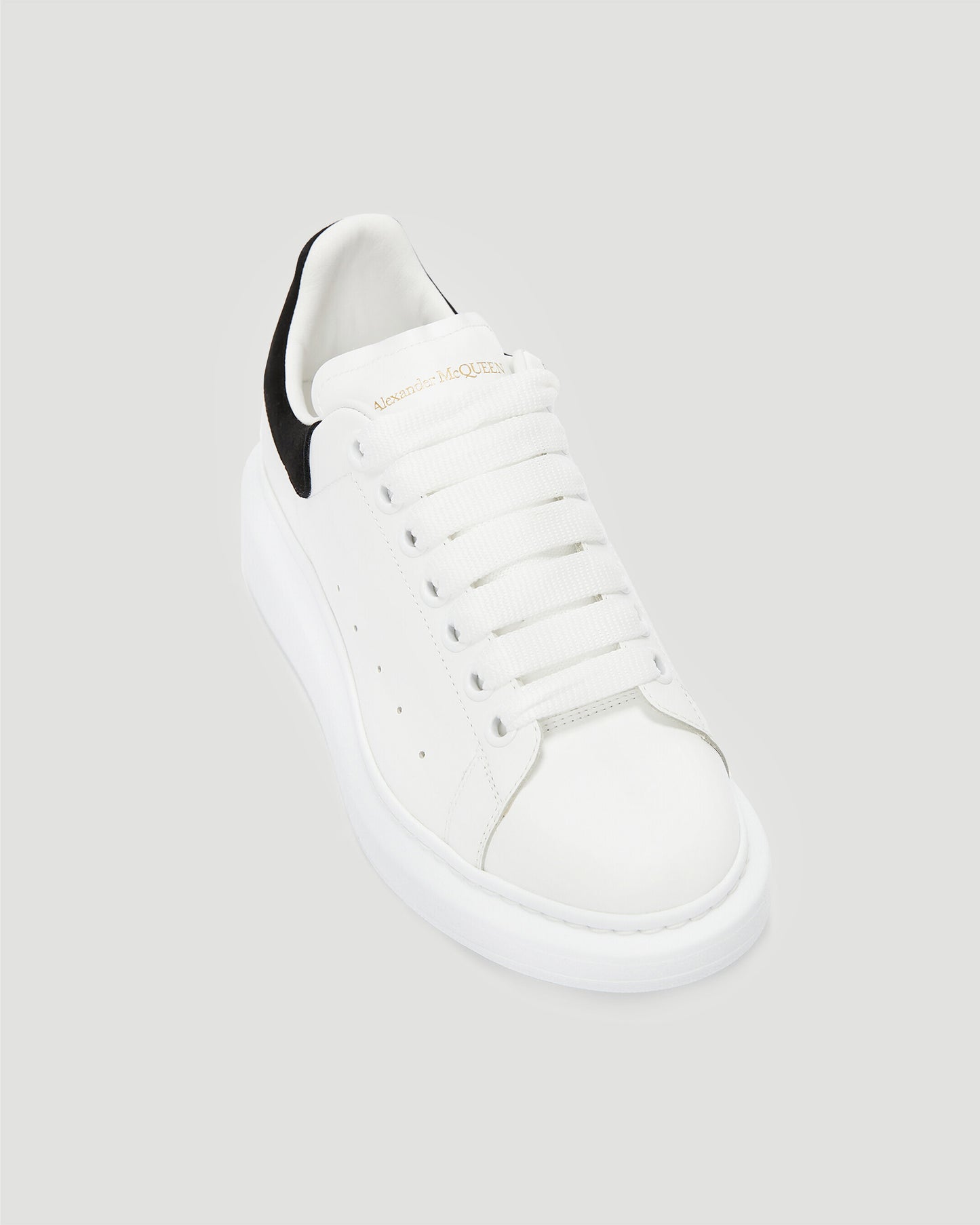 OVERSIZED SNEAKERS IN WHITE AND BLACK
