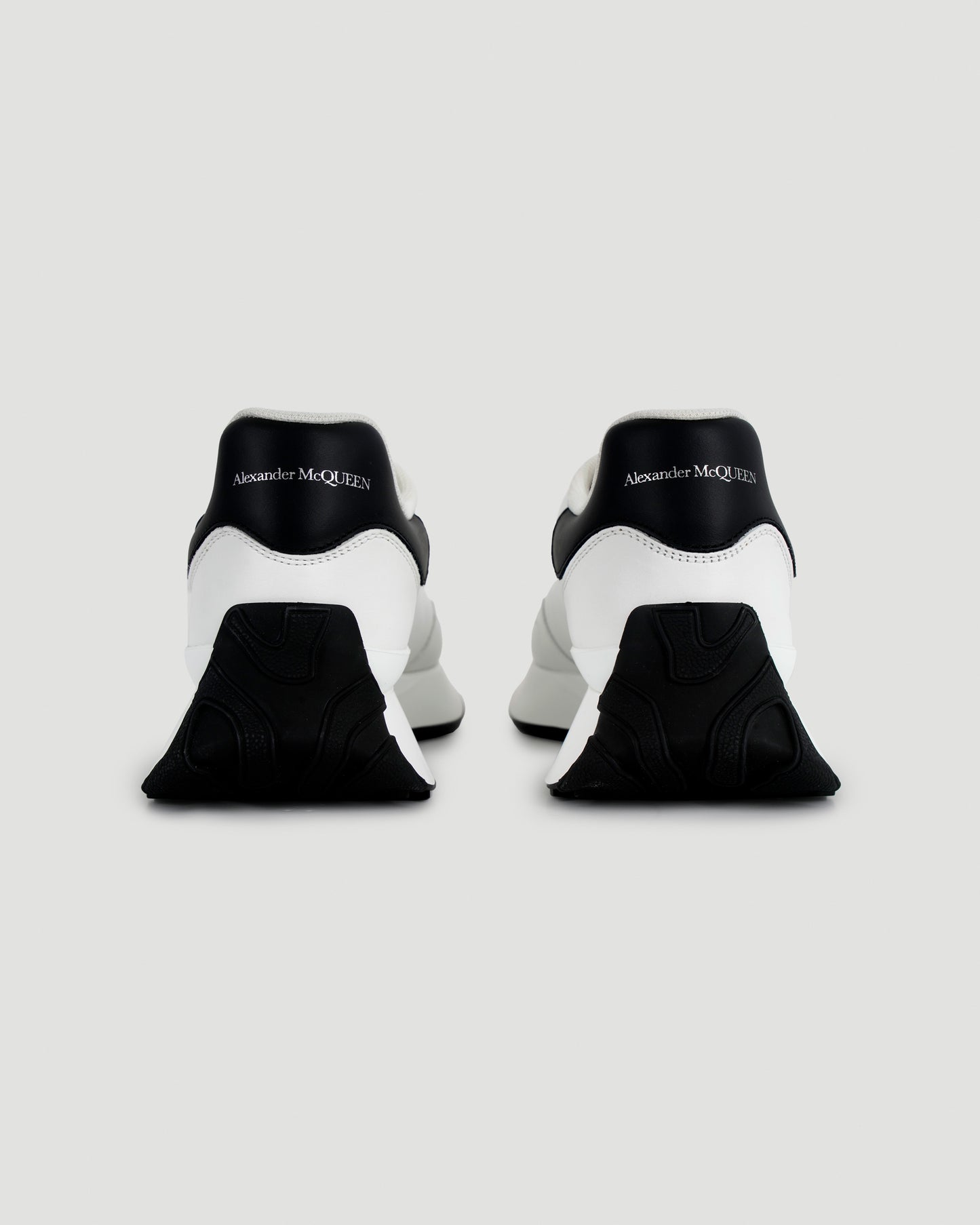 Sprint Runner in White and black