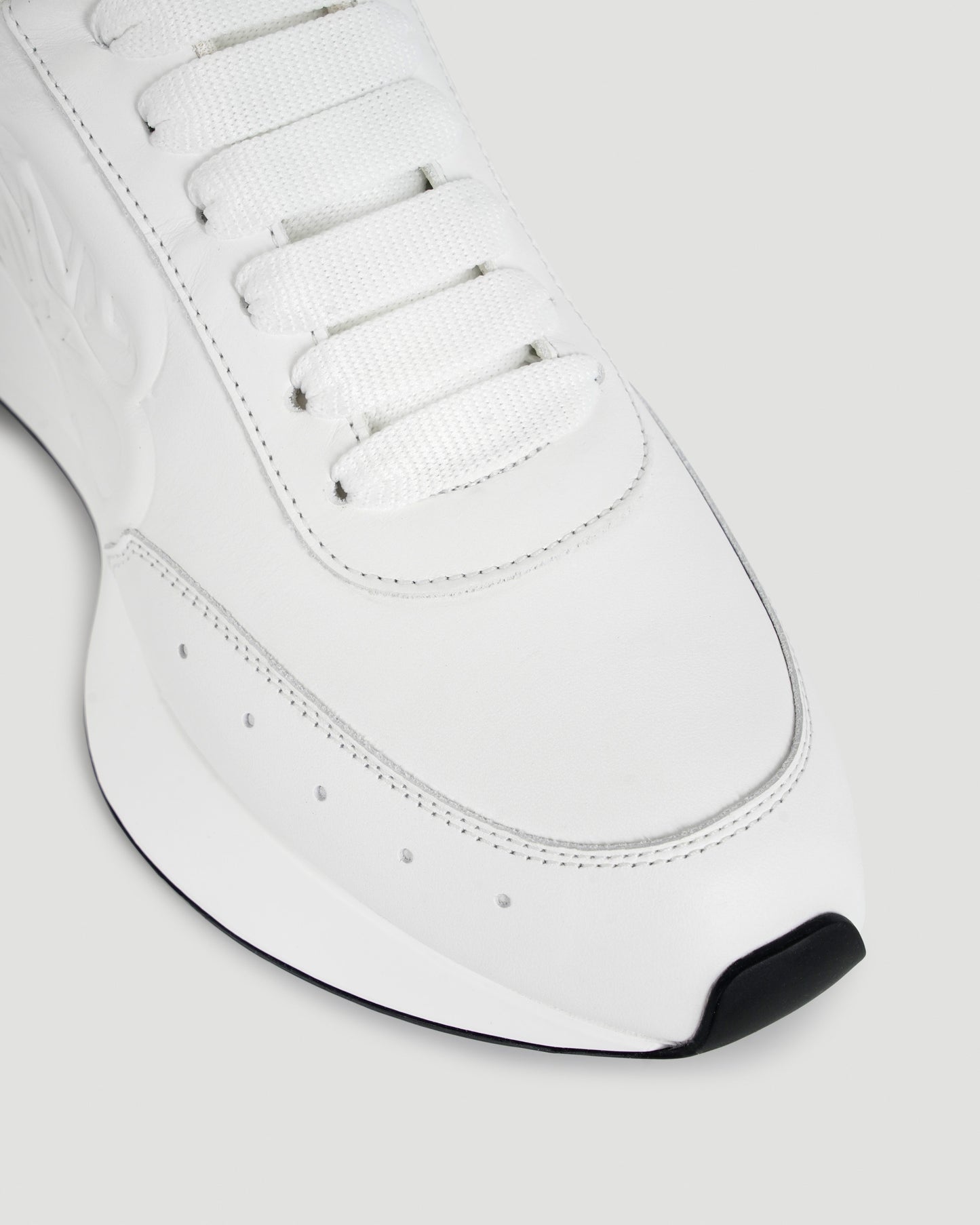 Sprint Runner in White and black