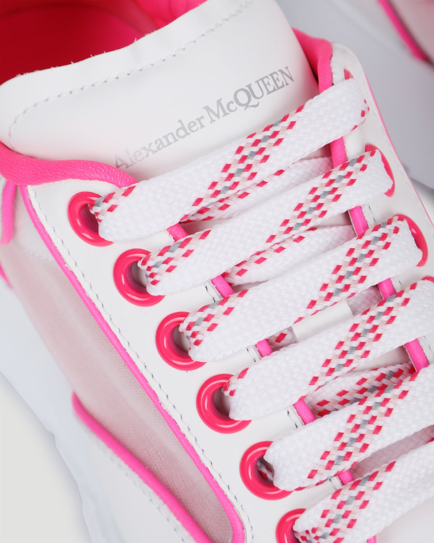 Court Trainer in Neon pink and mesh