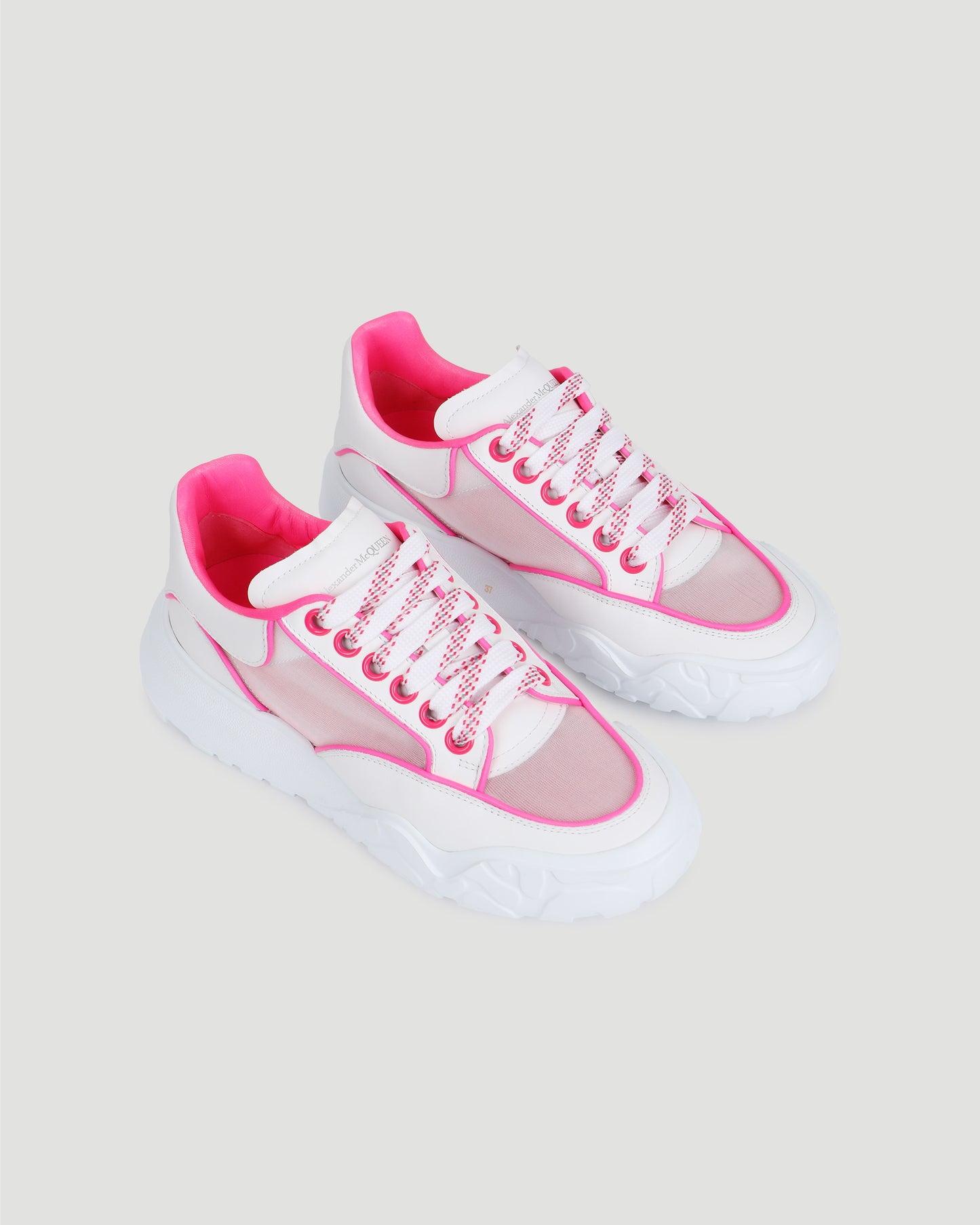 Court Trainer in Neon pink and mesh