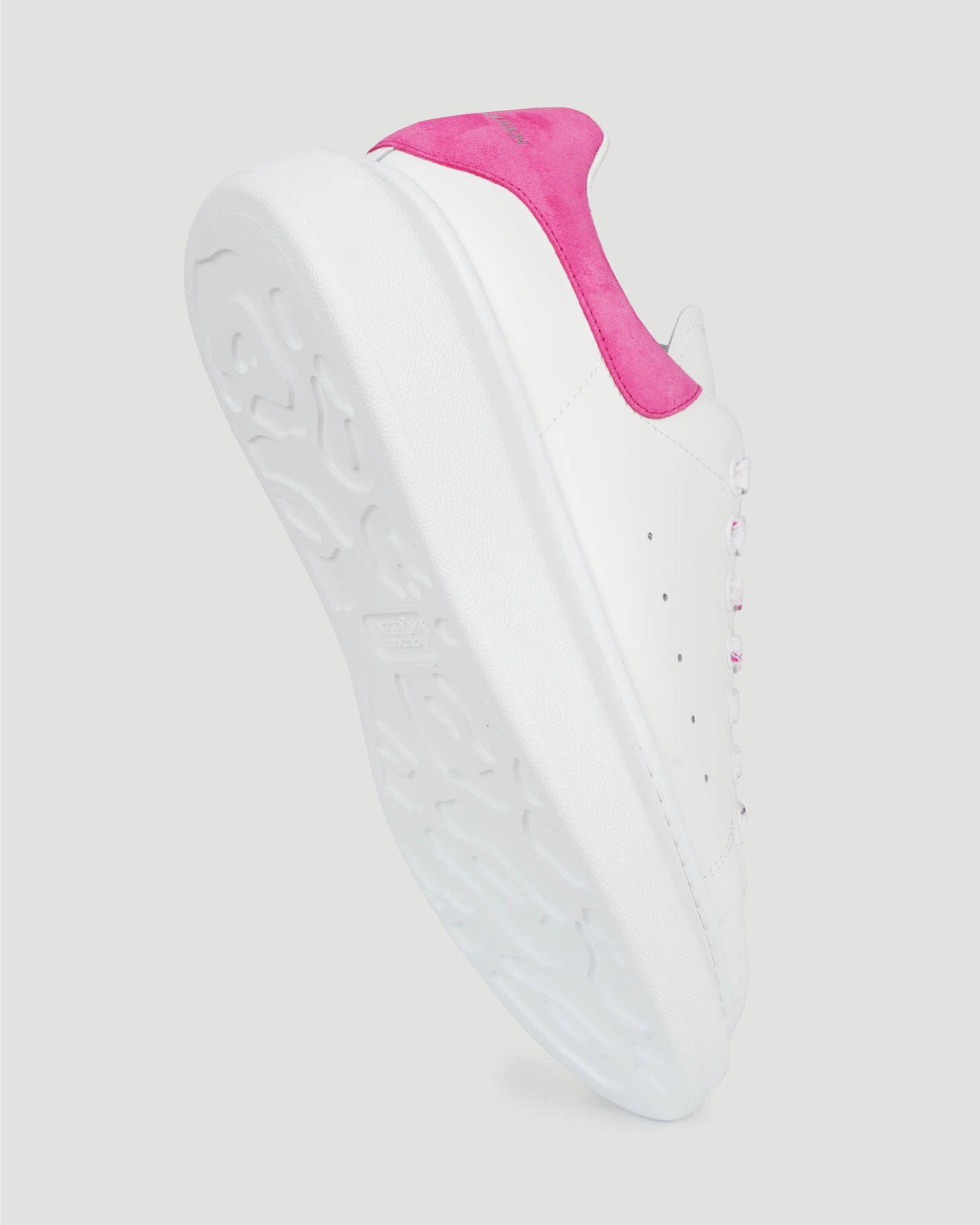 OVERSIZED SNEAKERS IN WHITE AND PINK