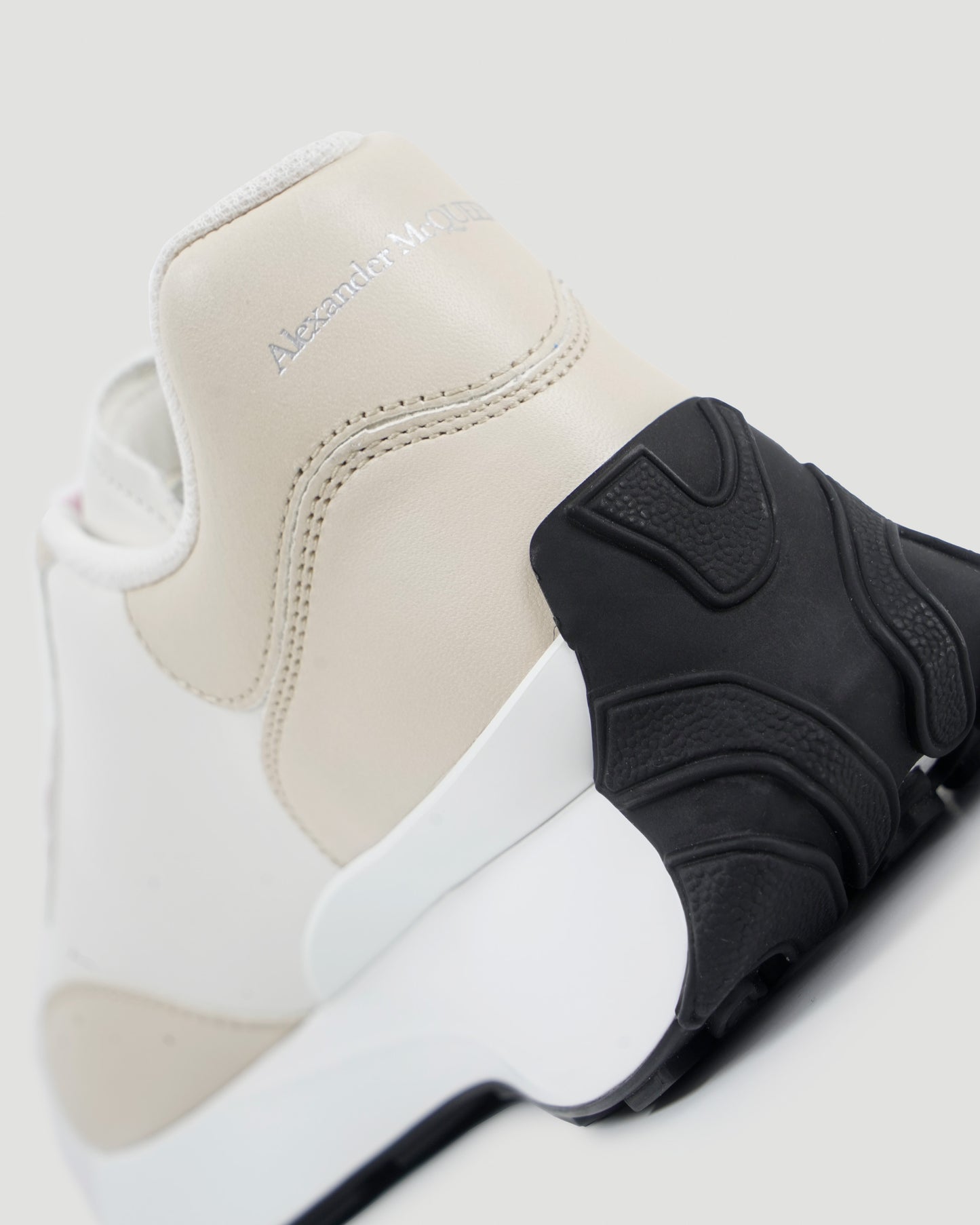 SPRINT RUNNER IN WHITE AND PORCELAIN