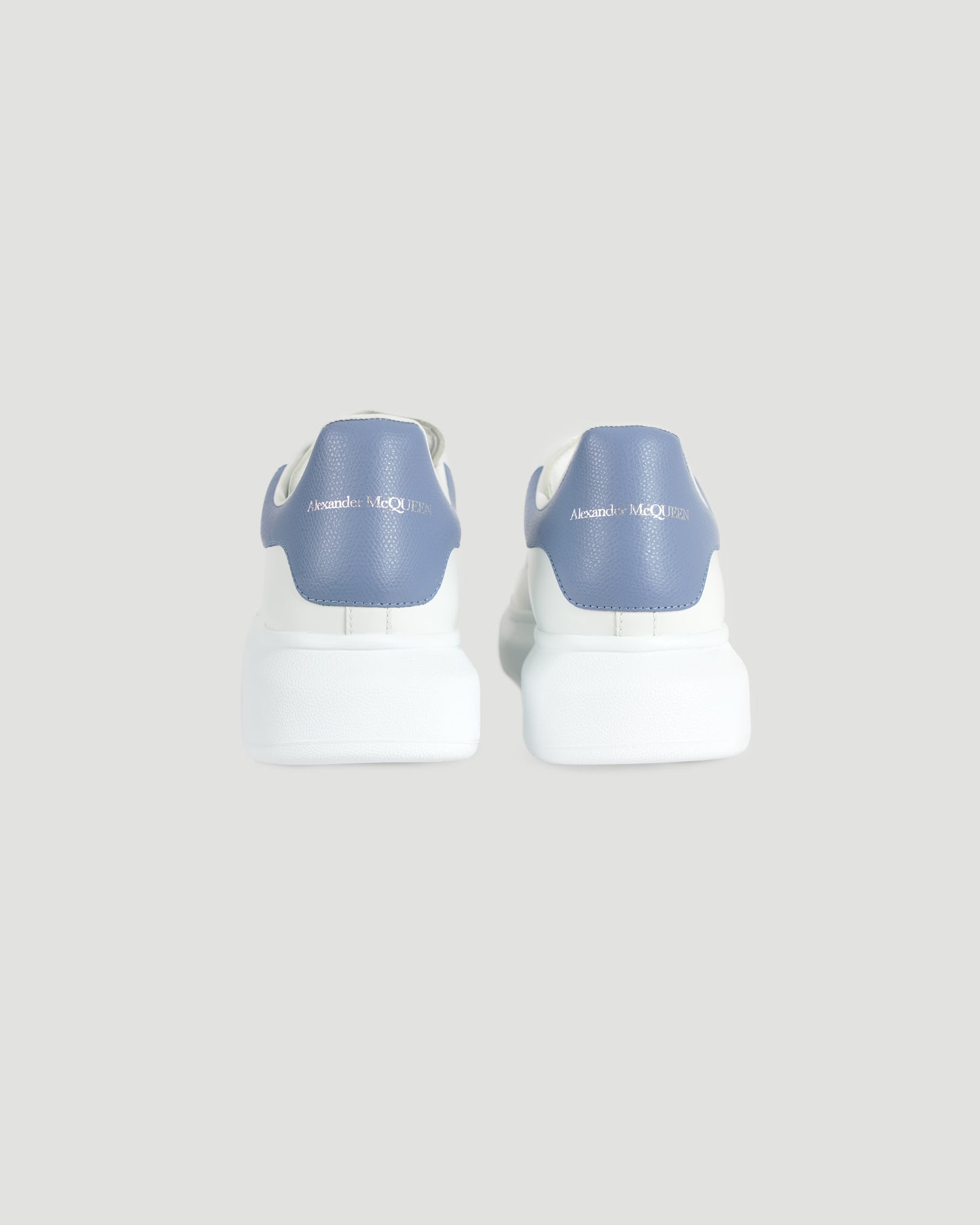OVERSIZED SNEAKER IN WHITE AND BLUE