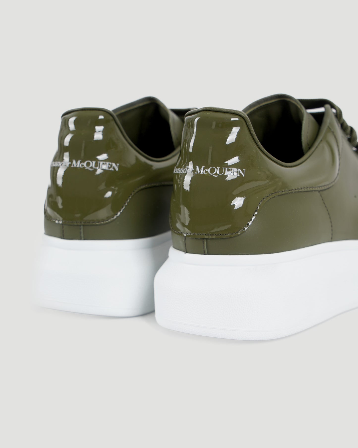 Oversized sneakers in khaki