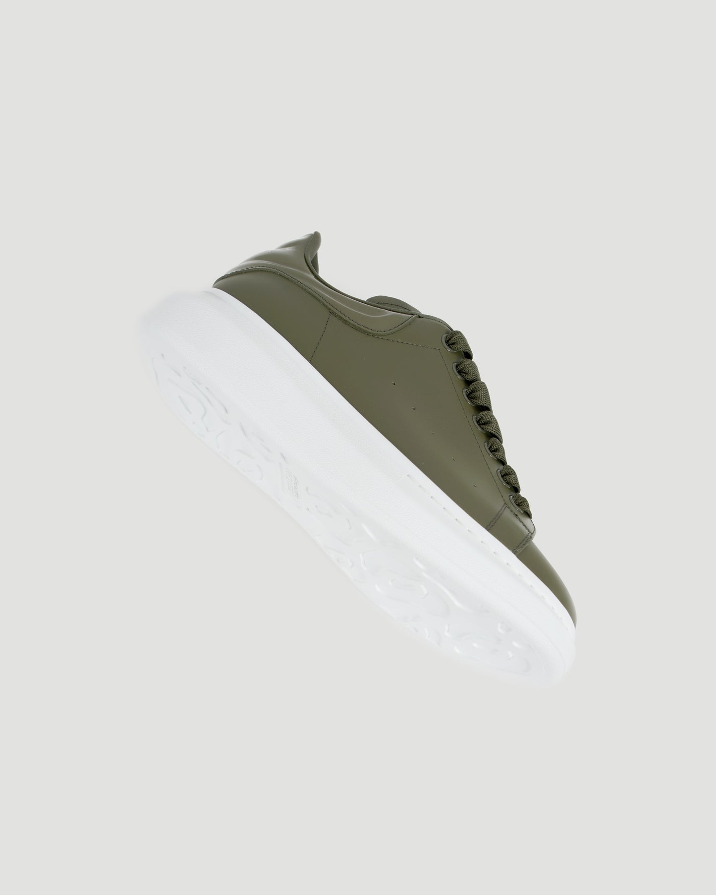 Oversized sneakers in khaki