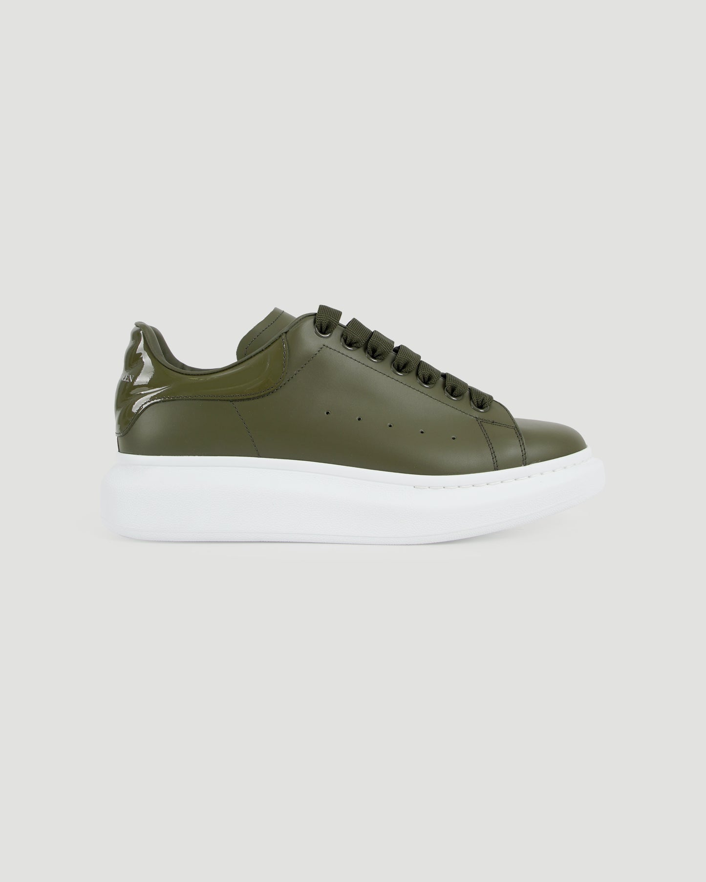 Oversized sneakers in khaki