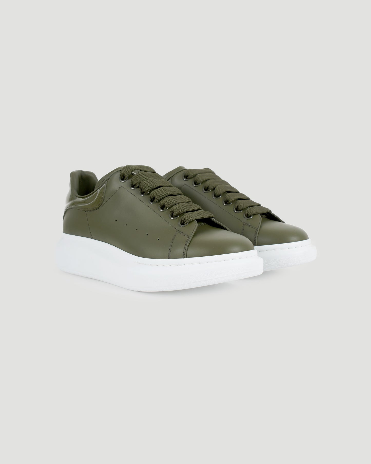 Oversized sneakers in khaki