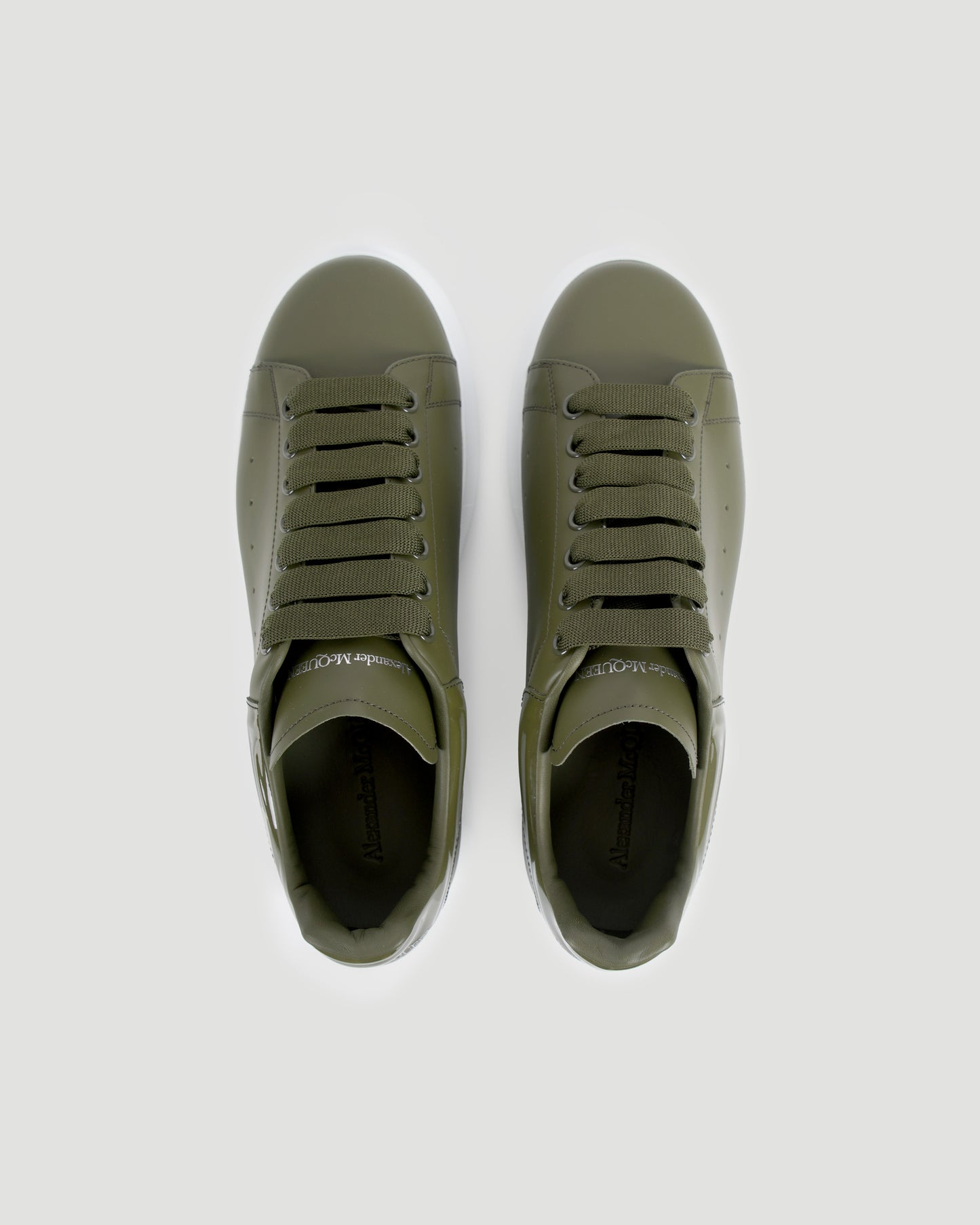 Oversized sneakers in khaki