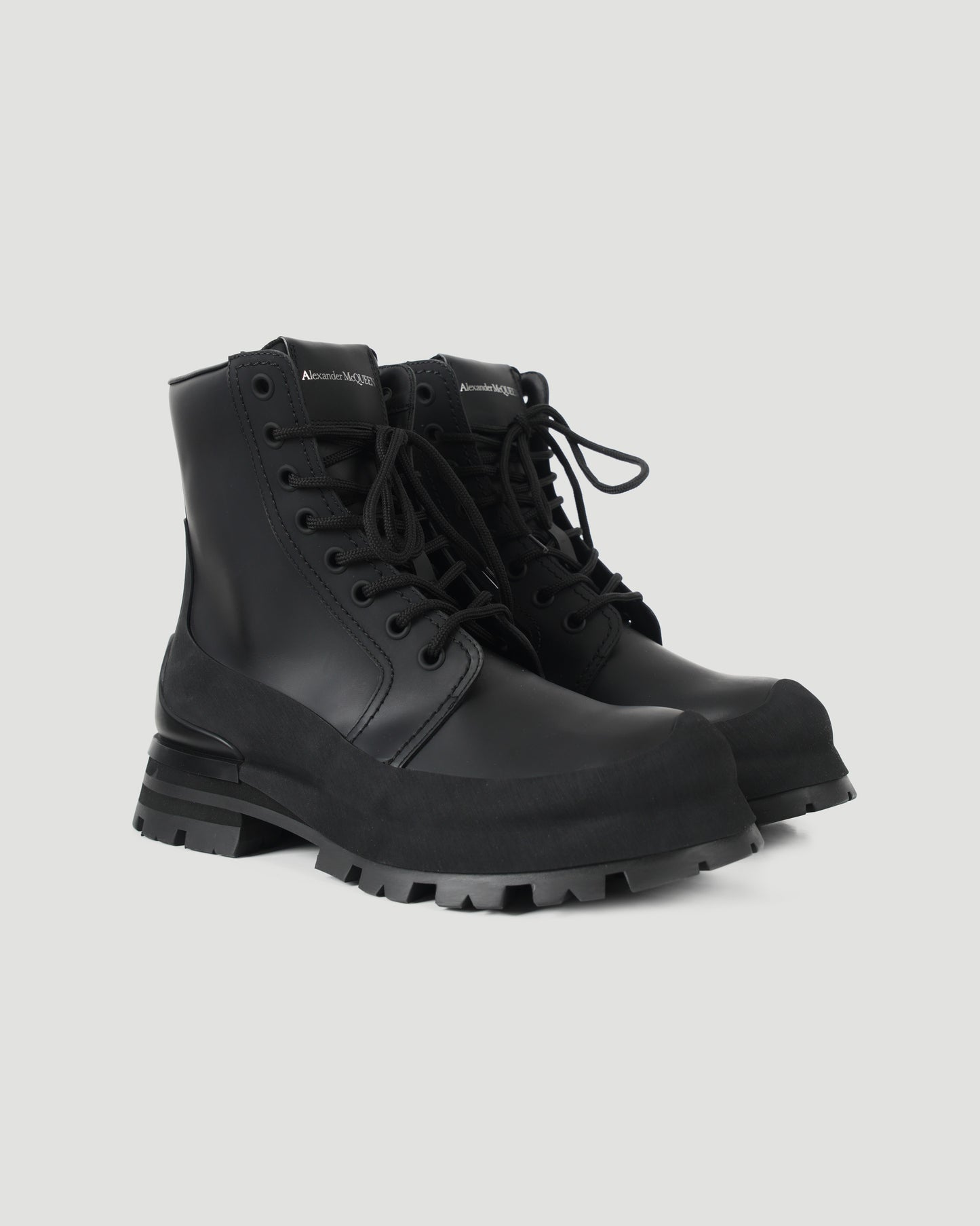 WANDER LACE UP BOOT IN BLACK
