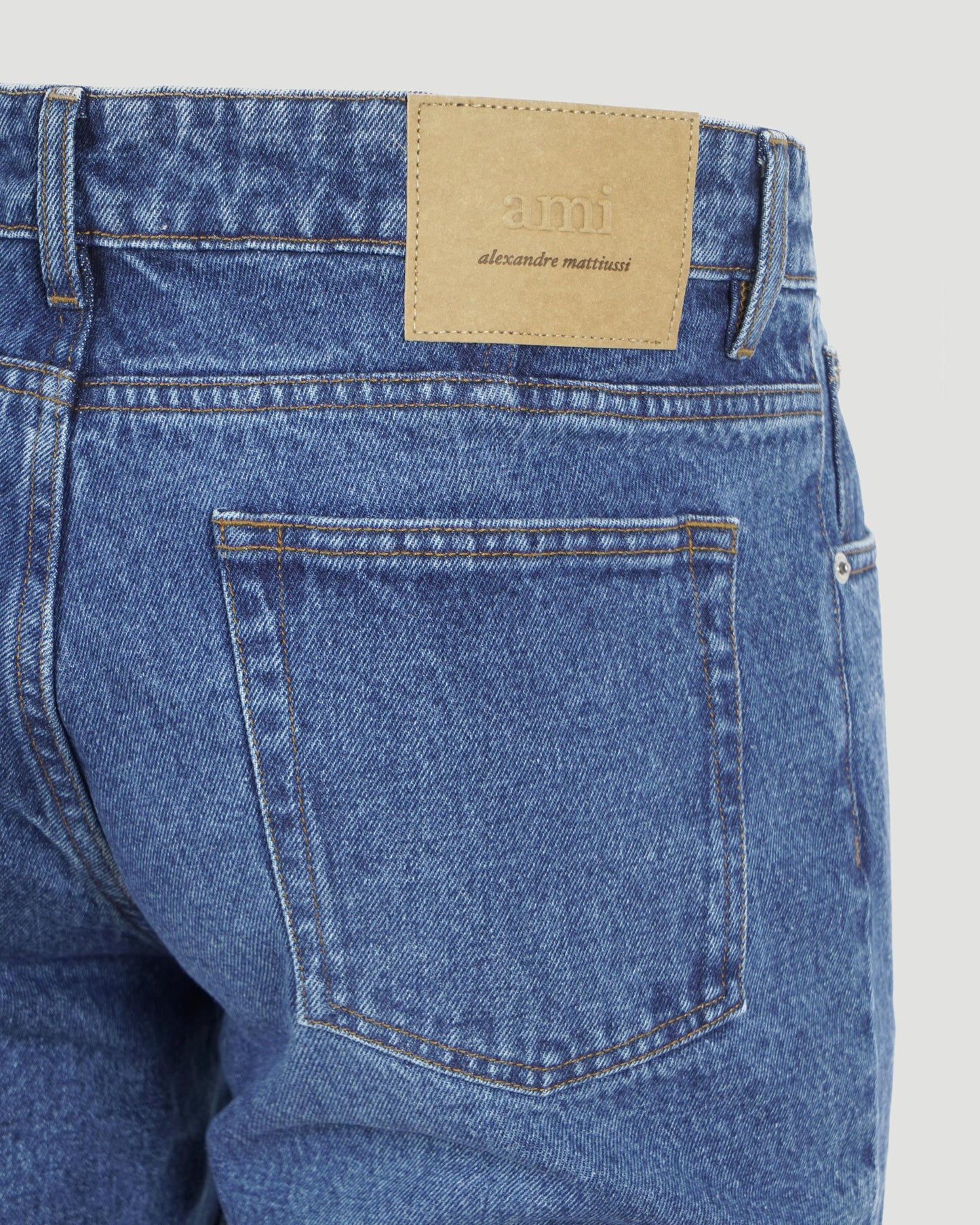 STRAIGHT LEG JEANS IN USED BLUE