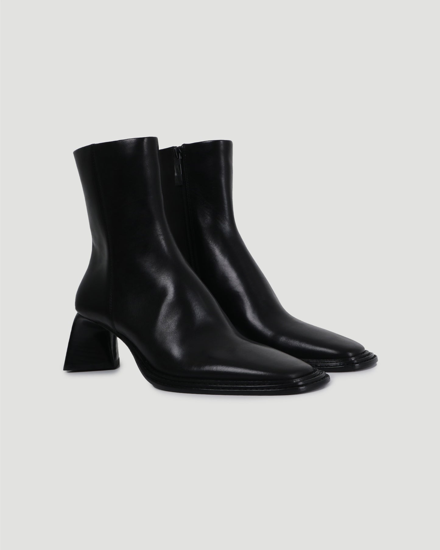 ANKLE BOOTS IN LEATHER