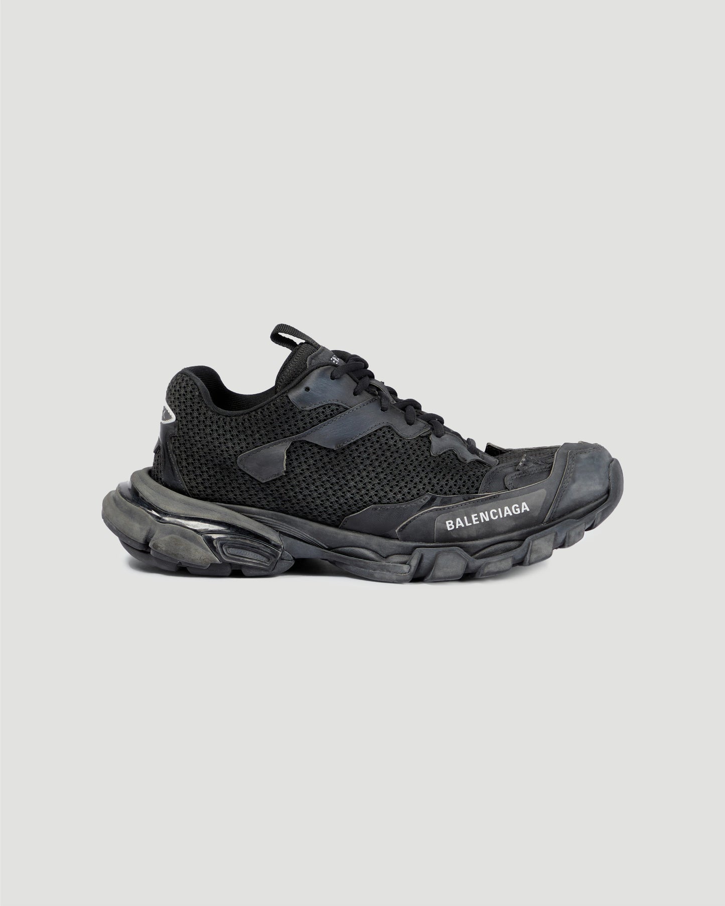 TRACK.3 TRAINERS IN BLACK