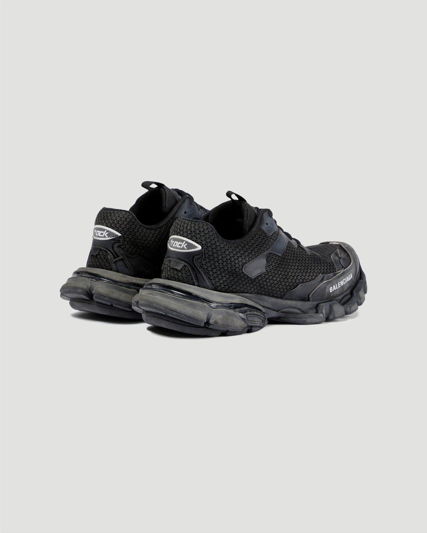 TRACK.3 TRAINERS IN BLACK