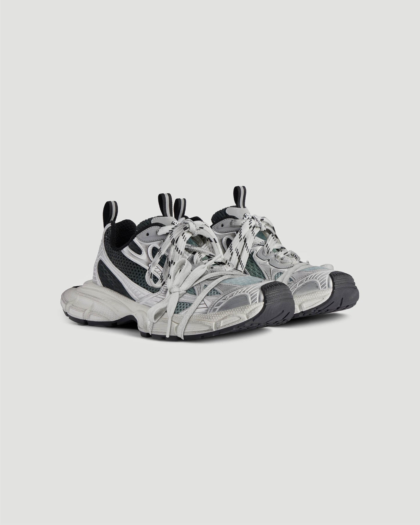 3XL Gradient Sneaker in Black, Grey And White