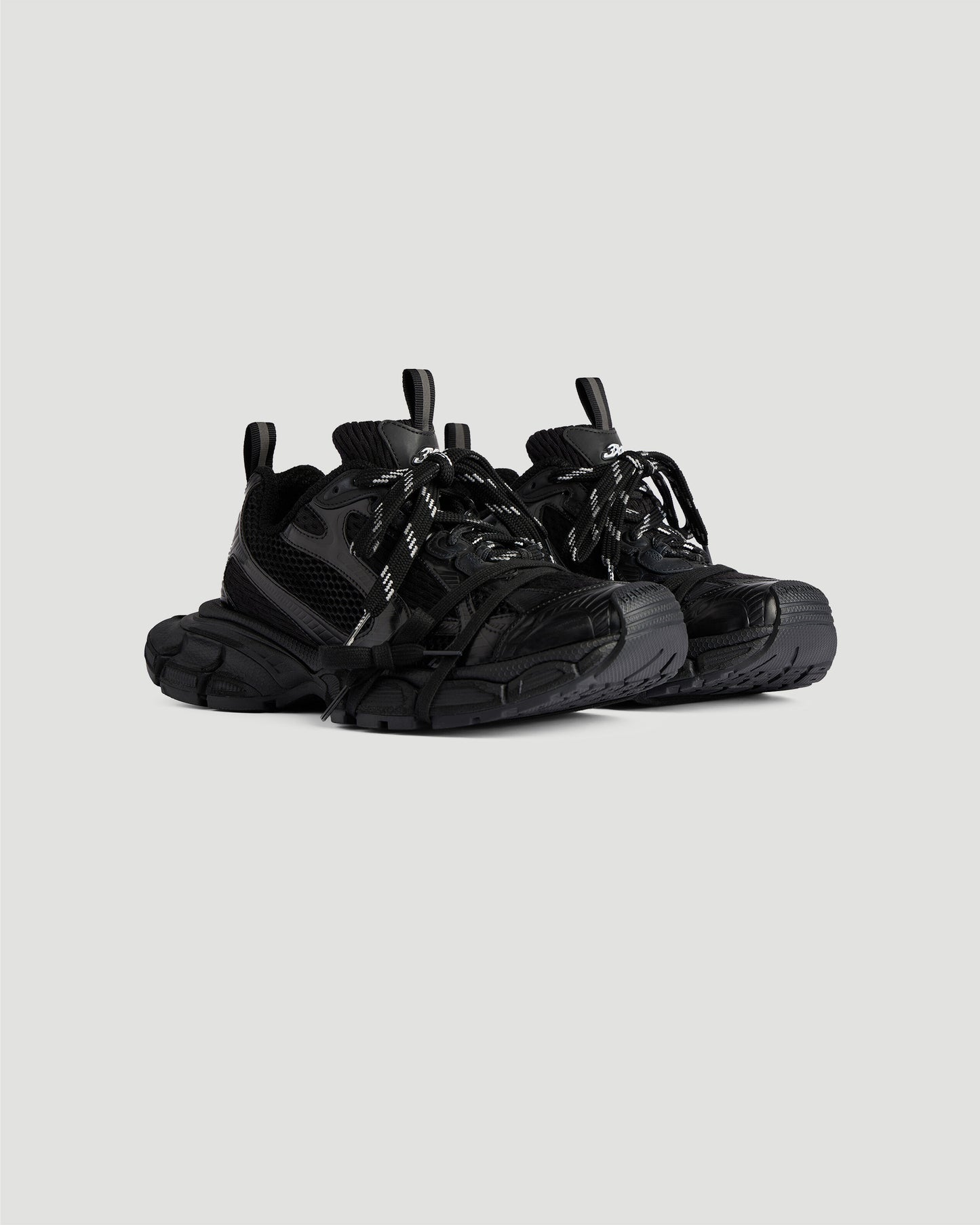 3XL Sneakers in all black