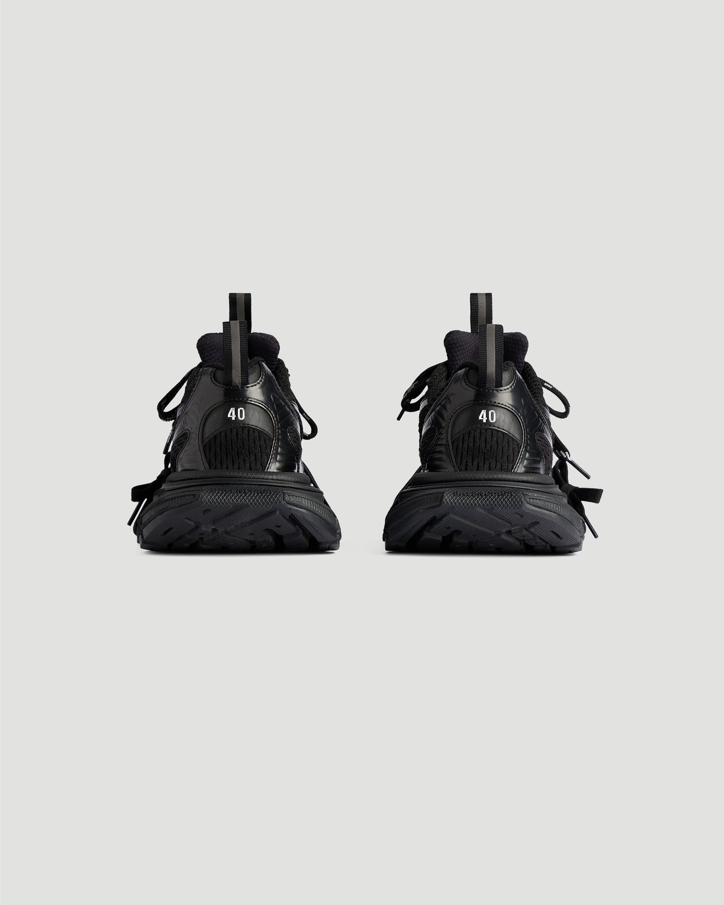 3XL Sneakers in all black