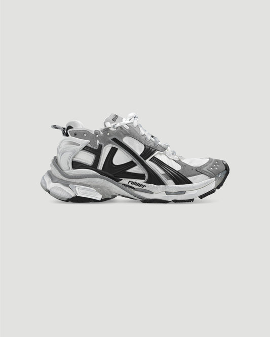 Runner Sneaker in grey and black