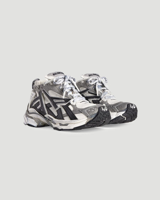 Runner Sneaker in grey and black