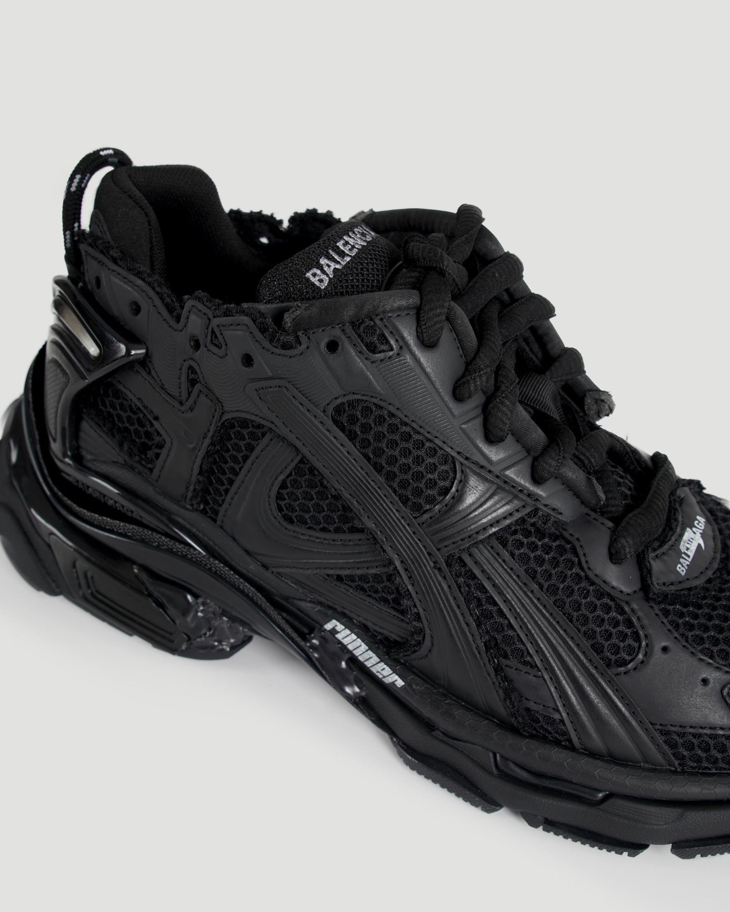 Runner sneakers in black
