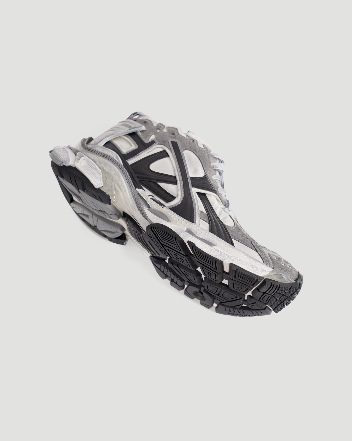 RUNNER SNEAKER IN GREY, WHITE AND BLACK