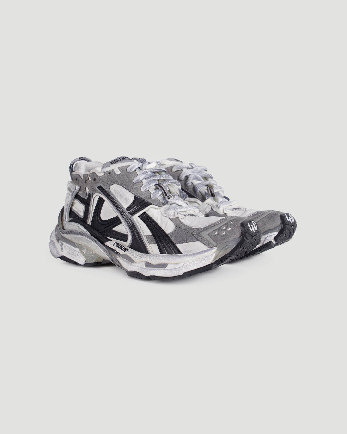 RUNNER SNEAKER IN GREY, WHITE AND BLACK