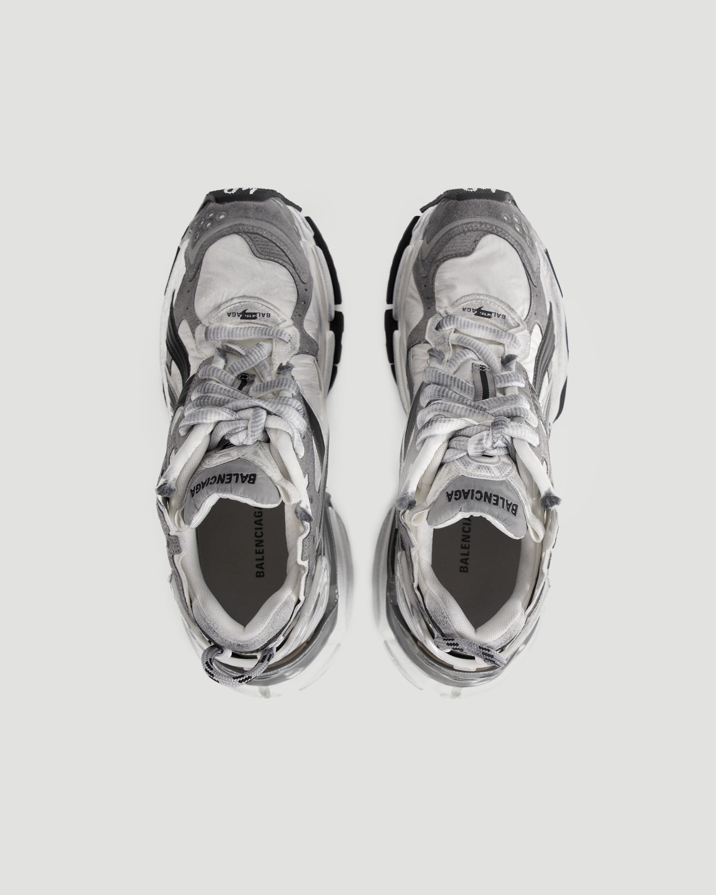RUNNER SNEAKER IN GREY, WHITE AND BLACK
