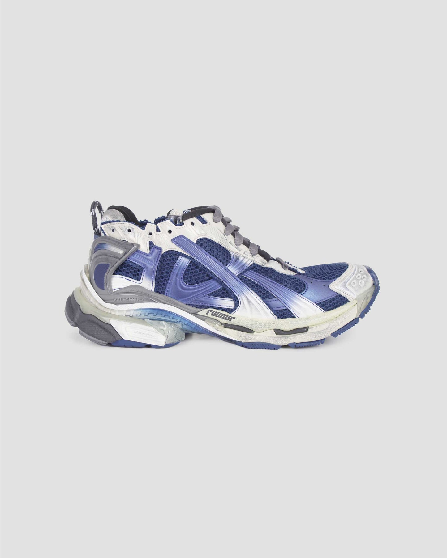Runner Gradient Sneaker in Beige And Navy