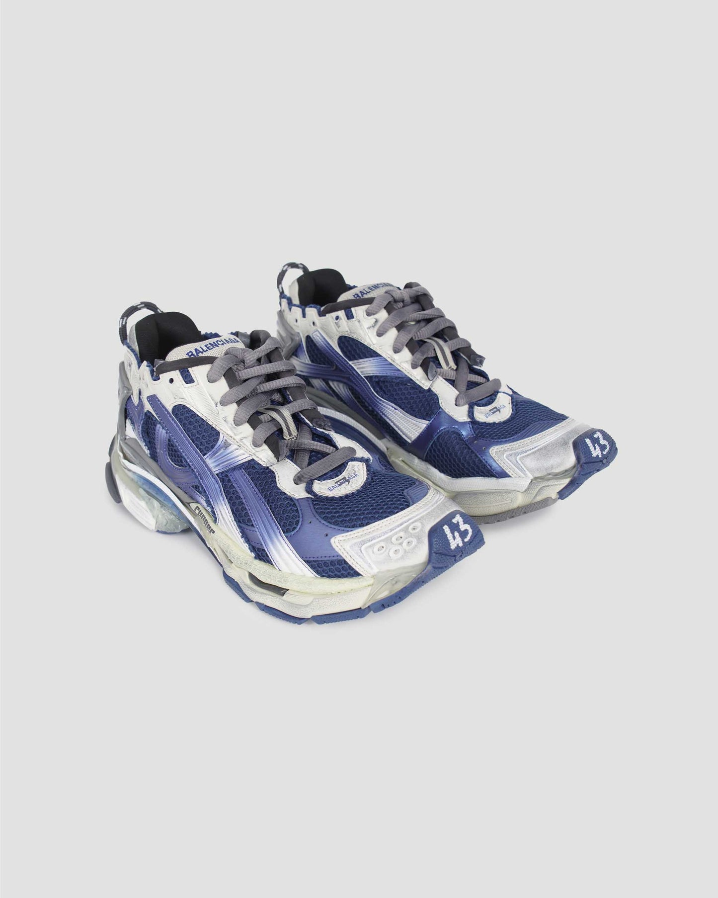 Runner Gradient Sneaker in Beige And Navy