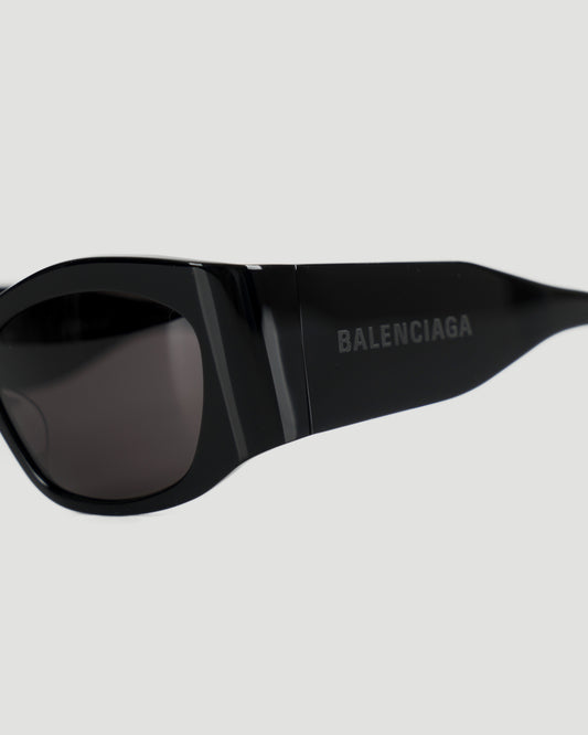 Cat-eye sunglasses in black