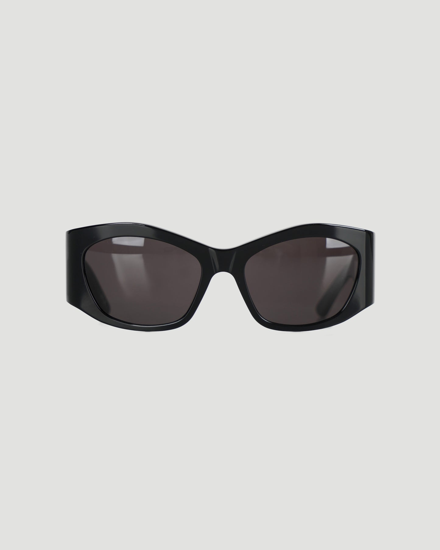 Cat-eye sunglasses in black