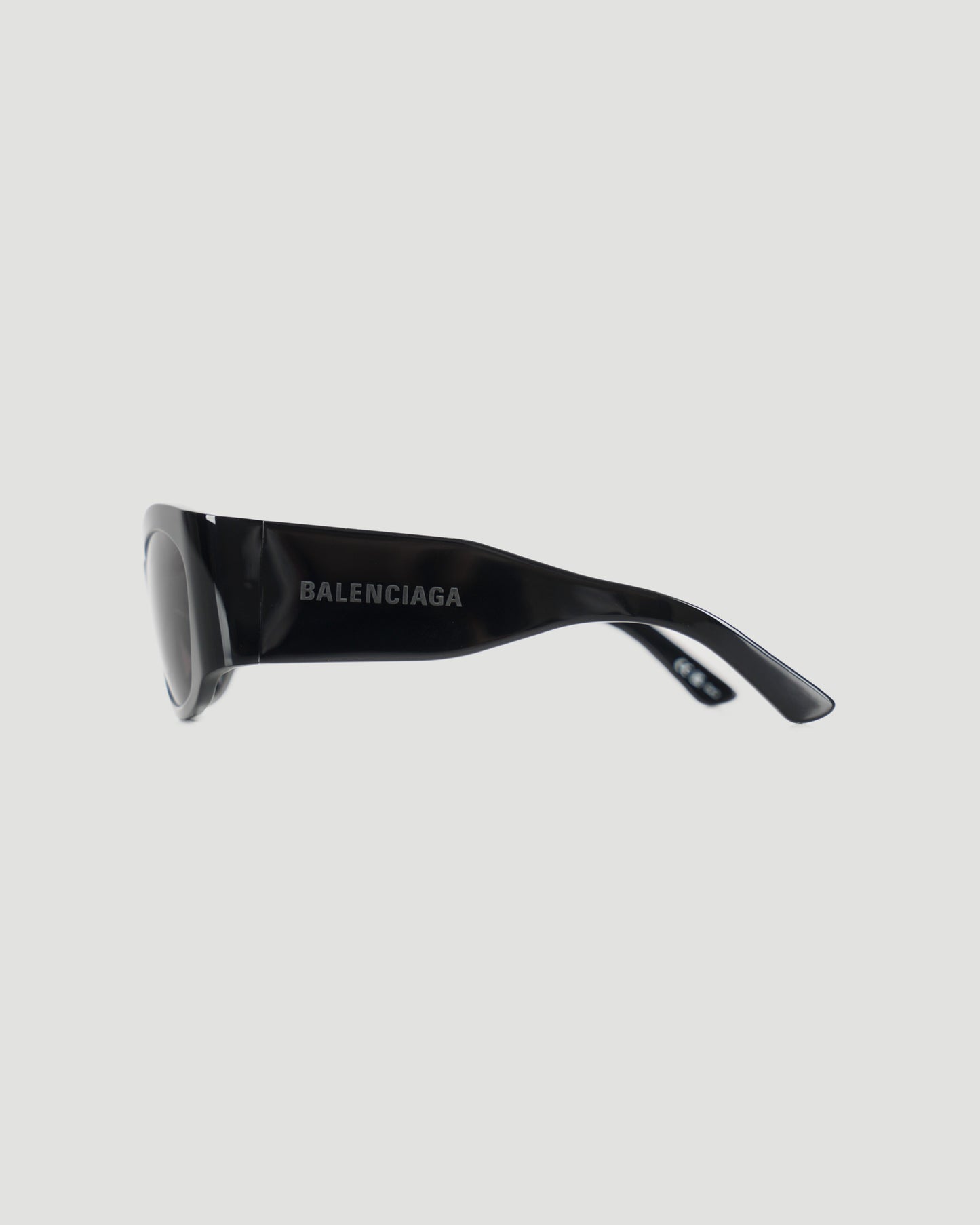 Cat-eye sunglasses in black