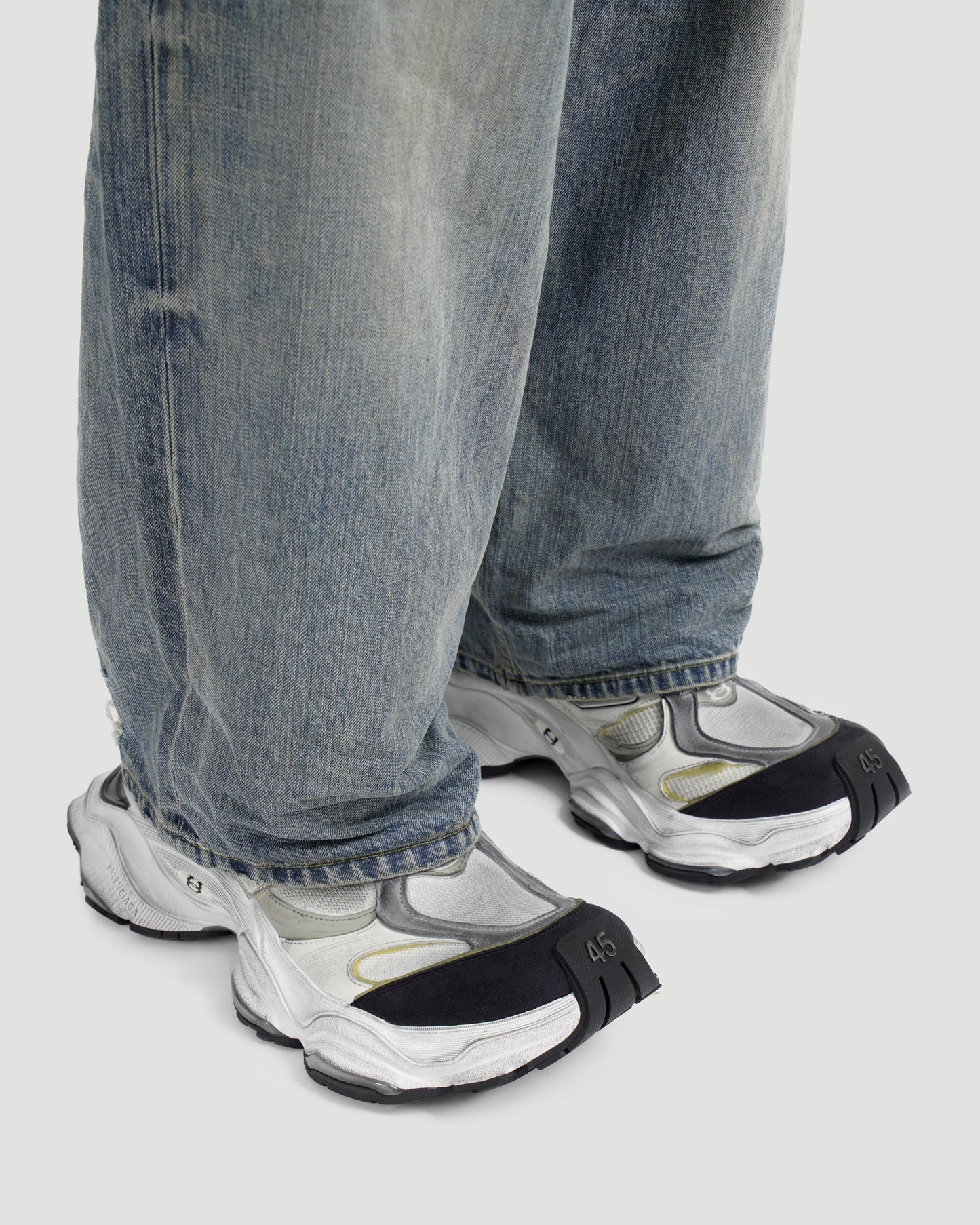 CARGO SNEAKER IN WHITE AND GREY