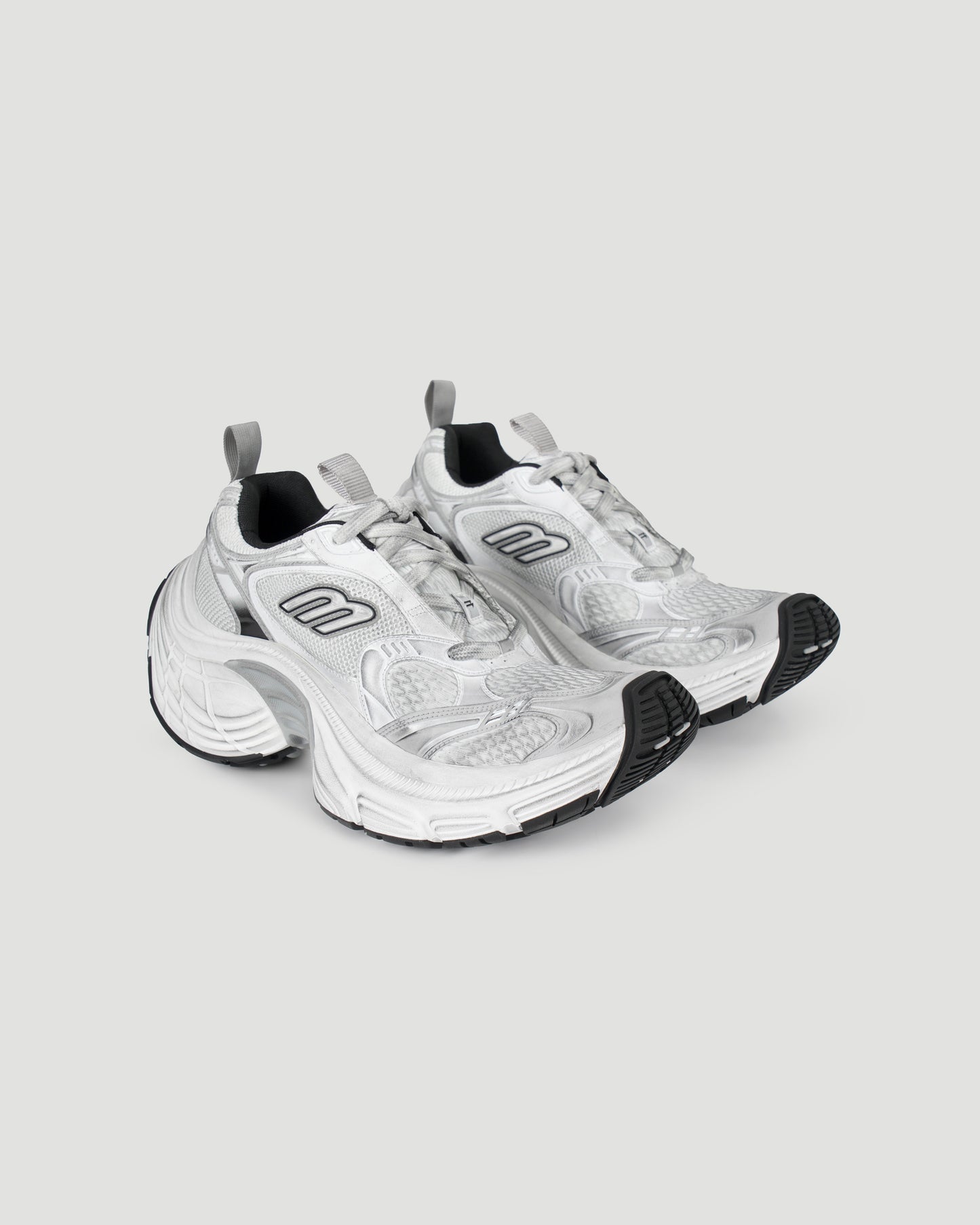 10XL SNEAKER IN WHITE & BLACK