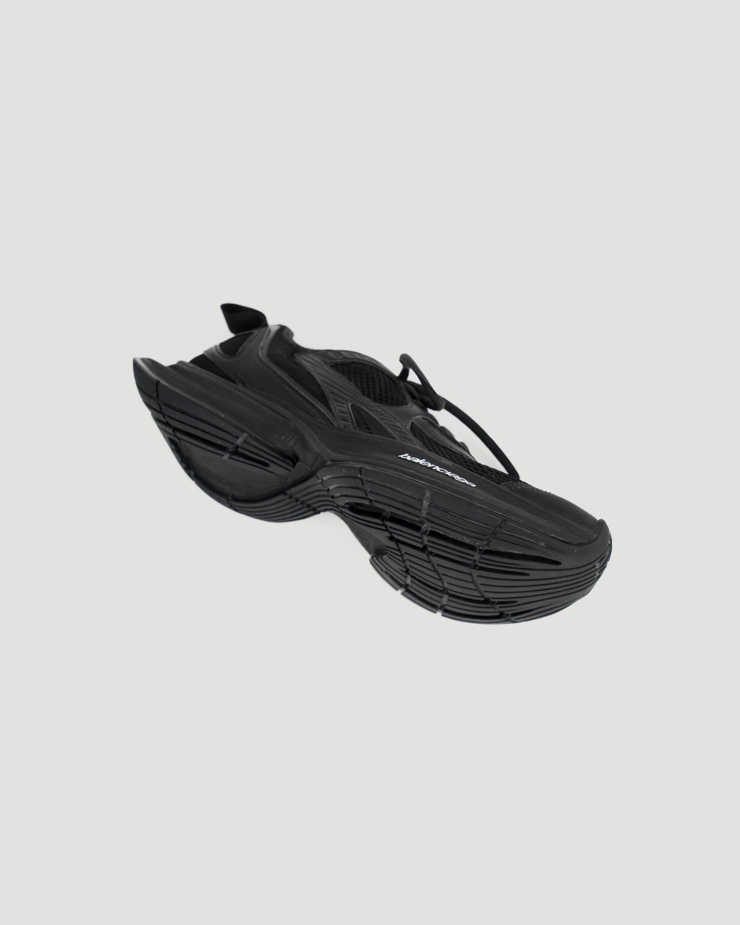 CIRCUIT SNEAKER IN BLACK