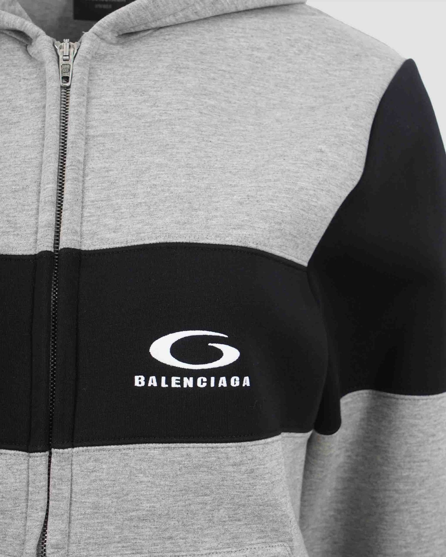 ZIP-UP HOODIE IN GREY AND BLACK