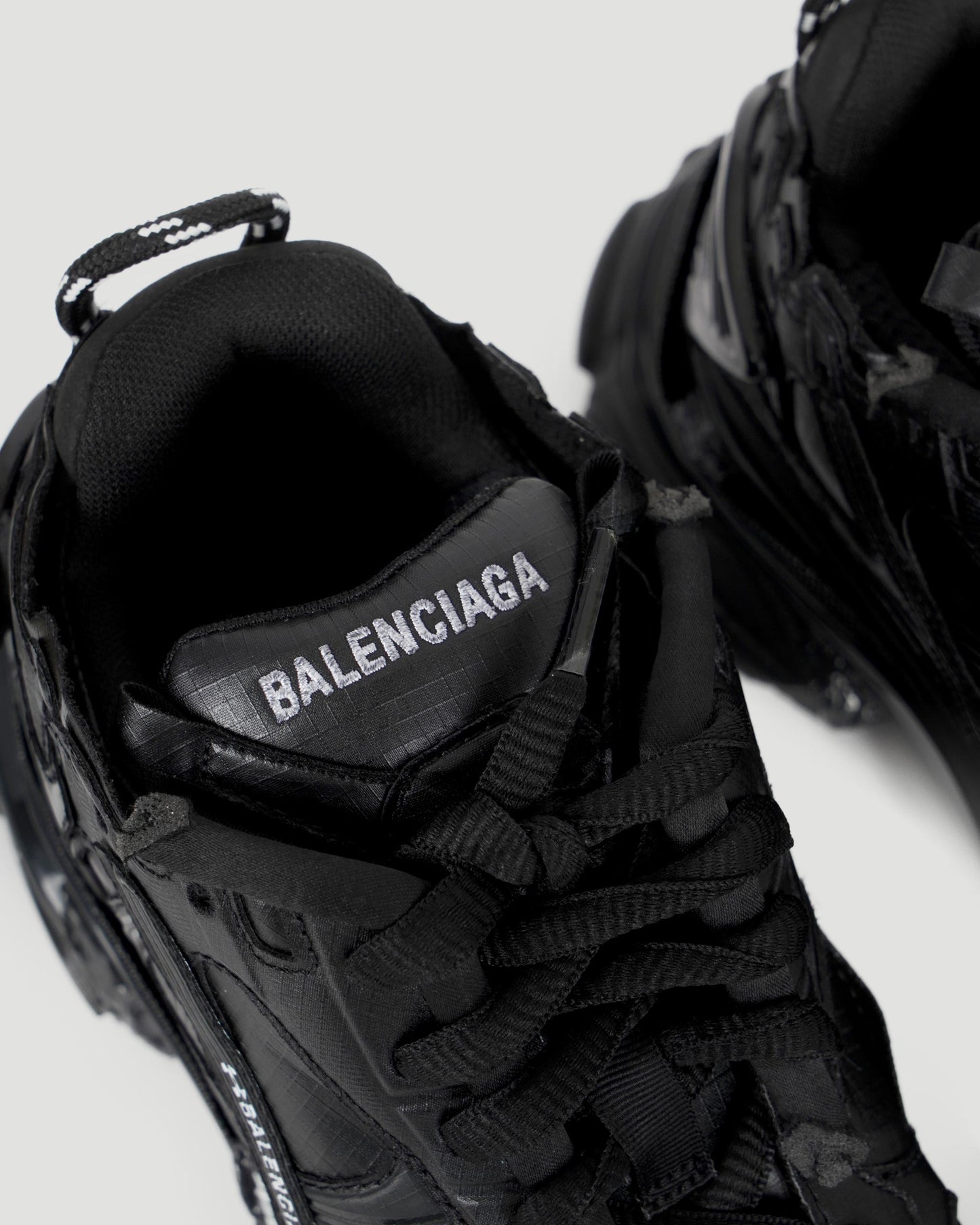 UNDER ARMOUR® RUNNER RIPSTOP SNEAKER IN BLACK