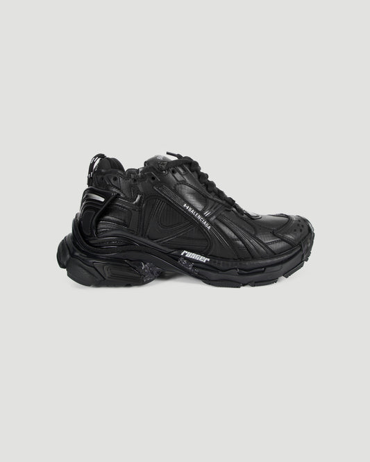 UNDER ARMOUR® RUNNER RIPSTOP SNEAKER IN BLACK