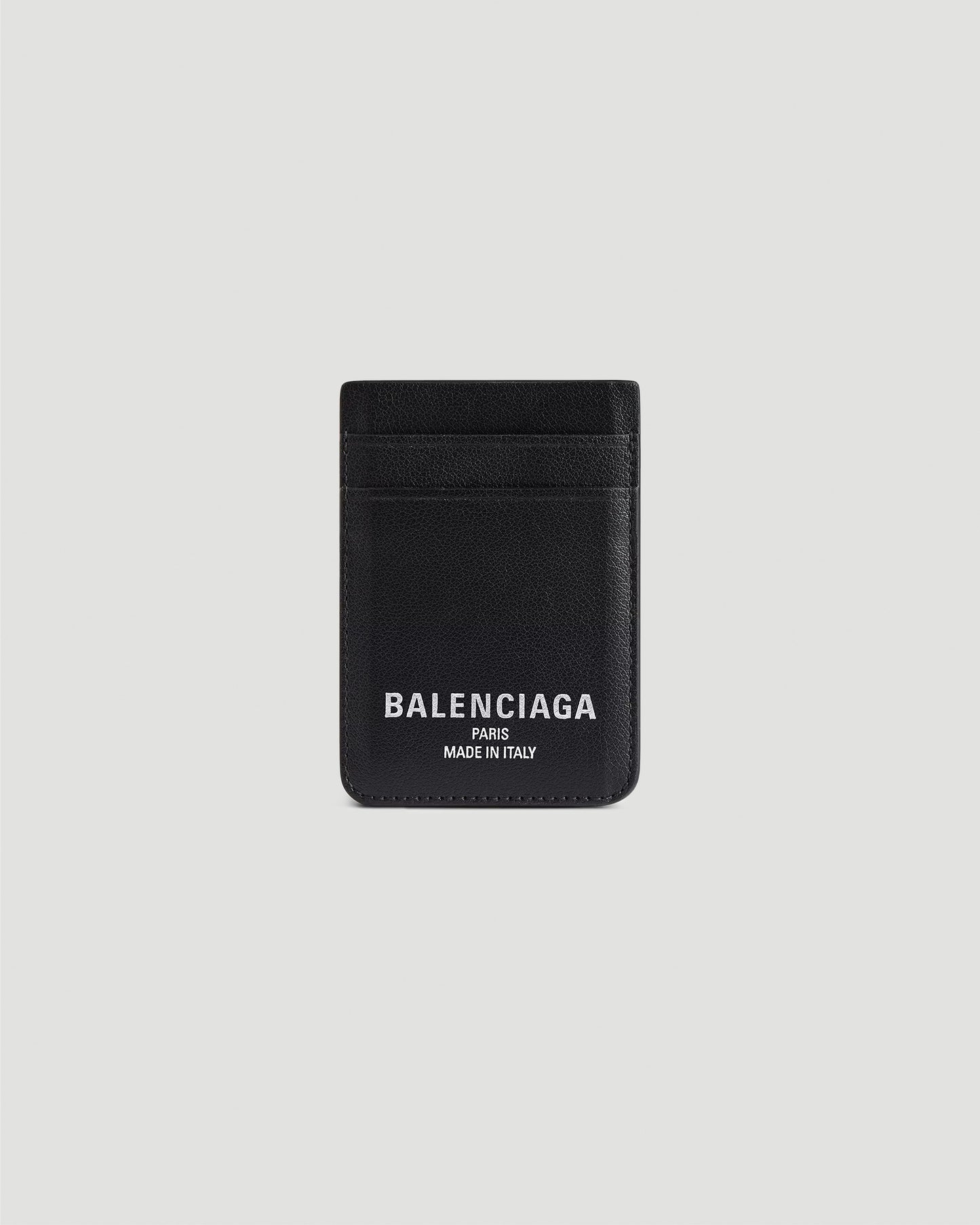 Credit Card Holder With Magnetic Closure in Black