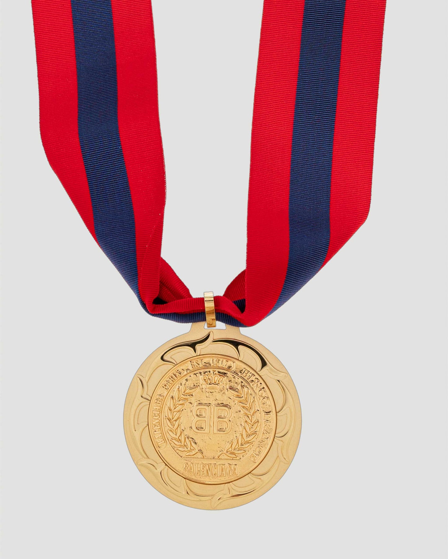 Necklace with a Round Pendant