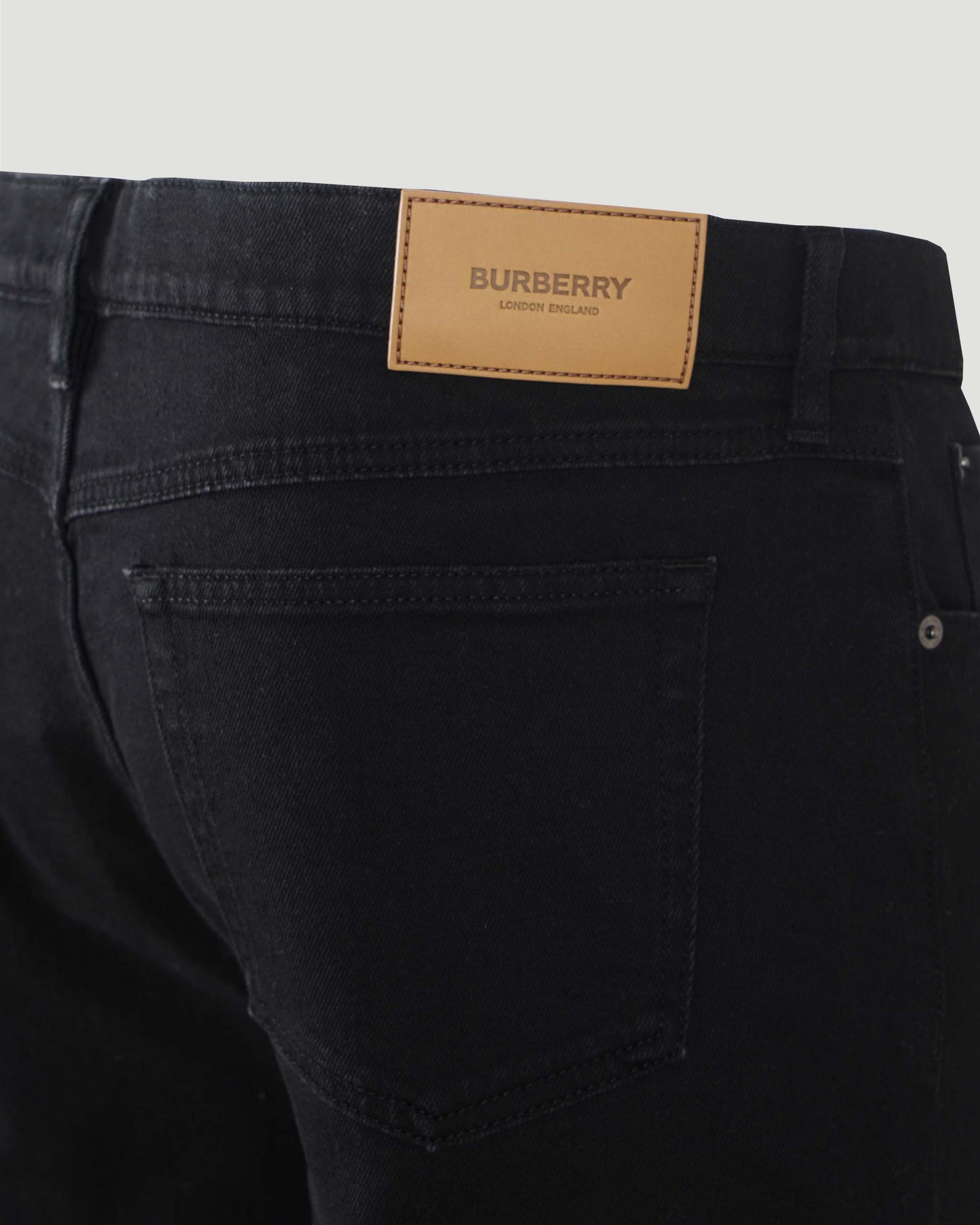 STRAIGHT JEANS IN BLACK