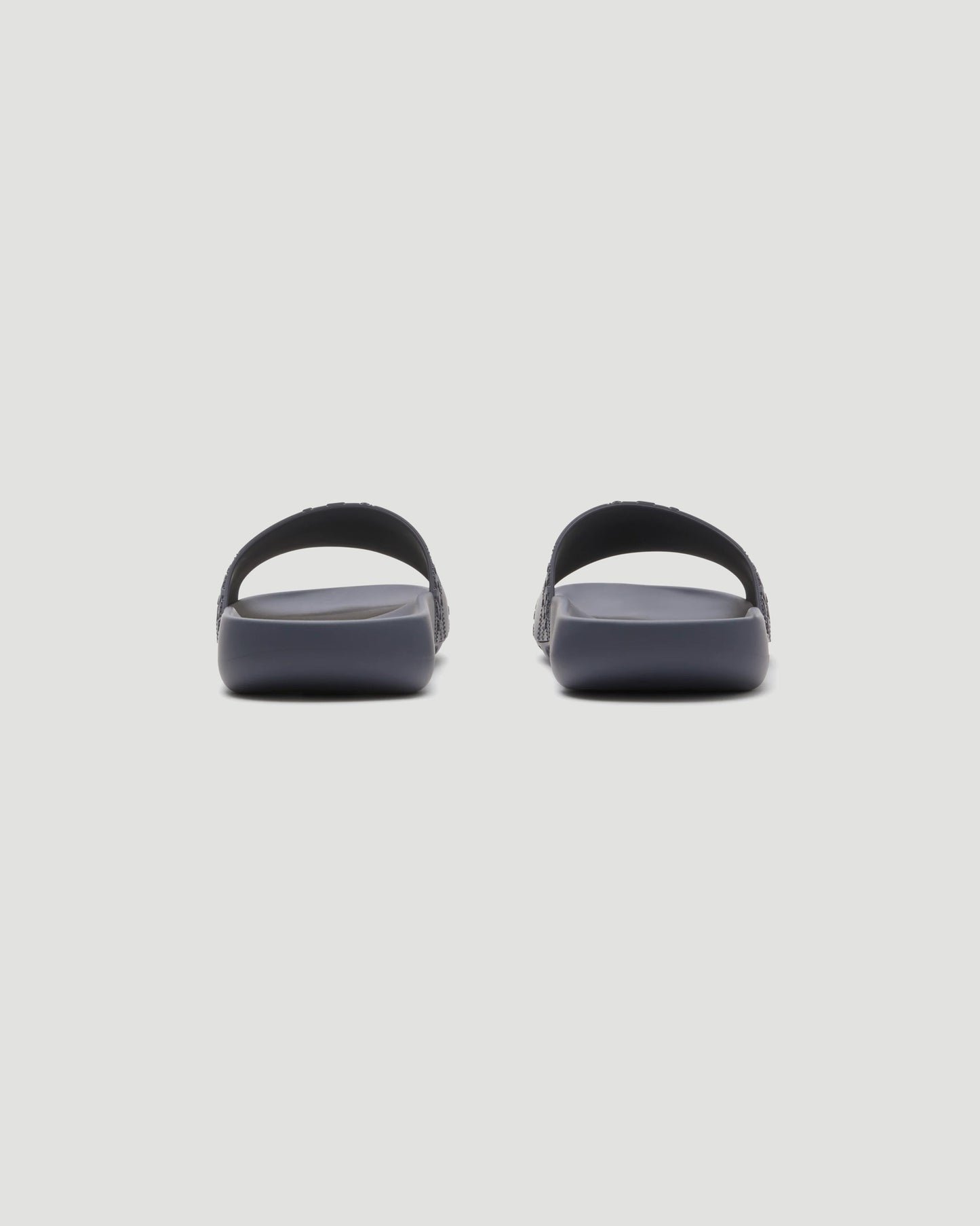 Embossed Check Dive Slides in Magnet