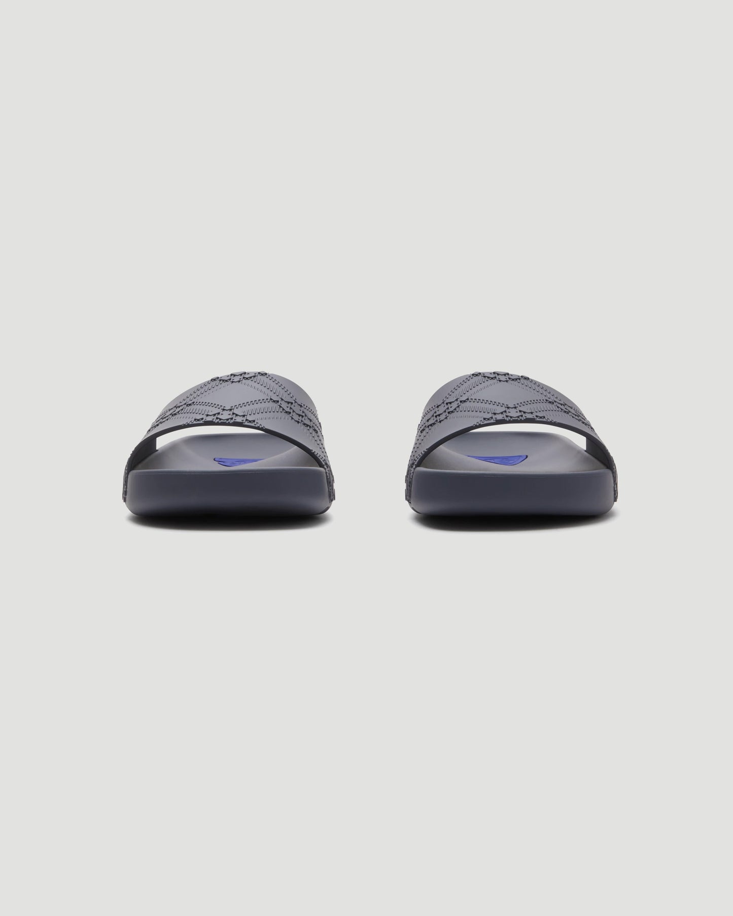 Embossed Check Dive Slides in Magnet