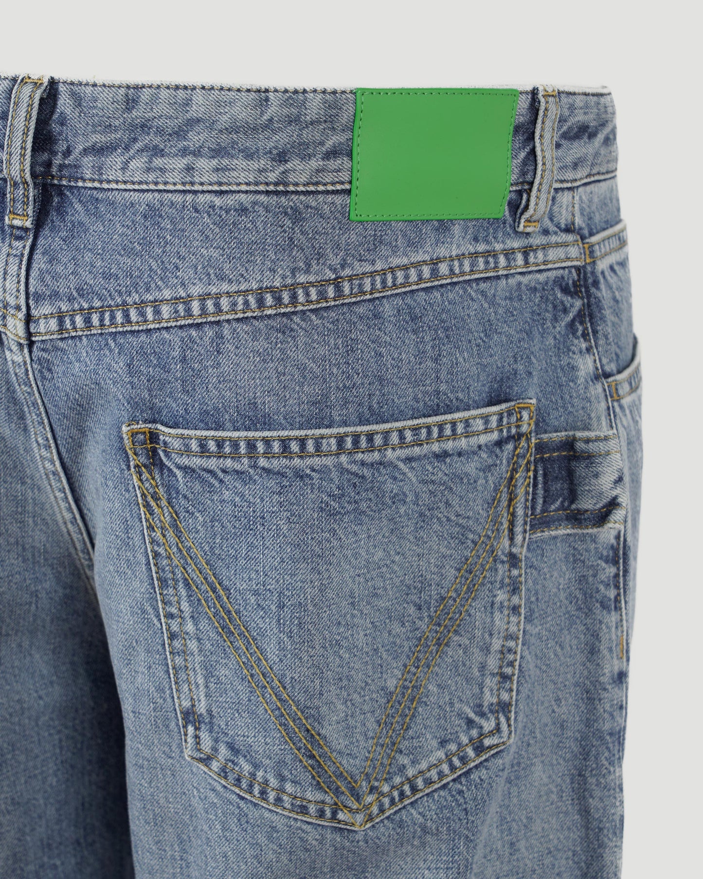 STRAIGHT LEG JEANS IN WASHED BLUE DENIM
