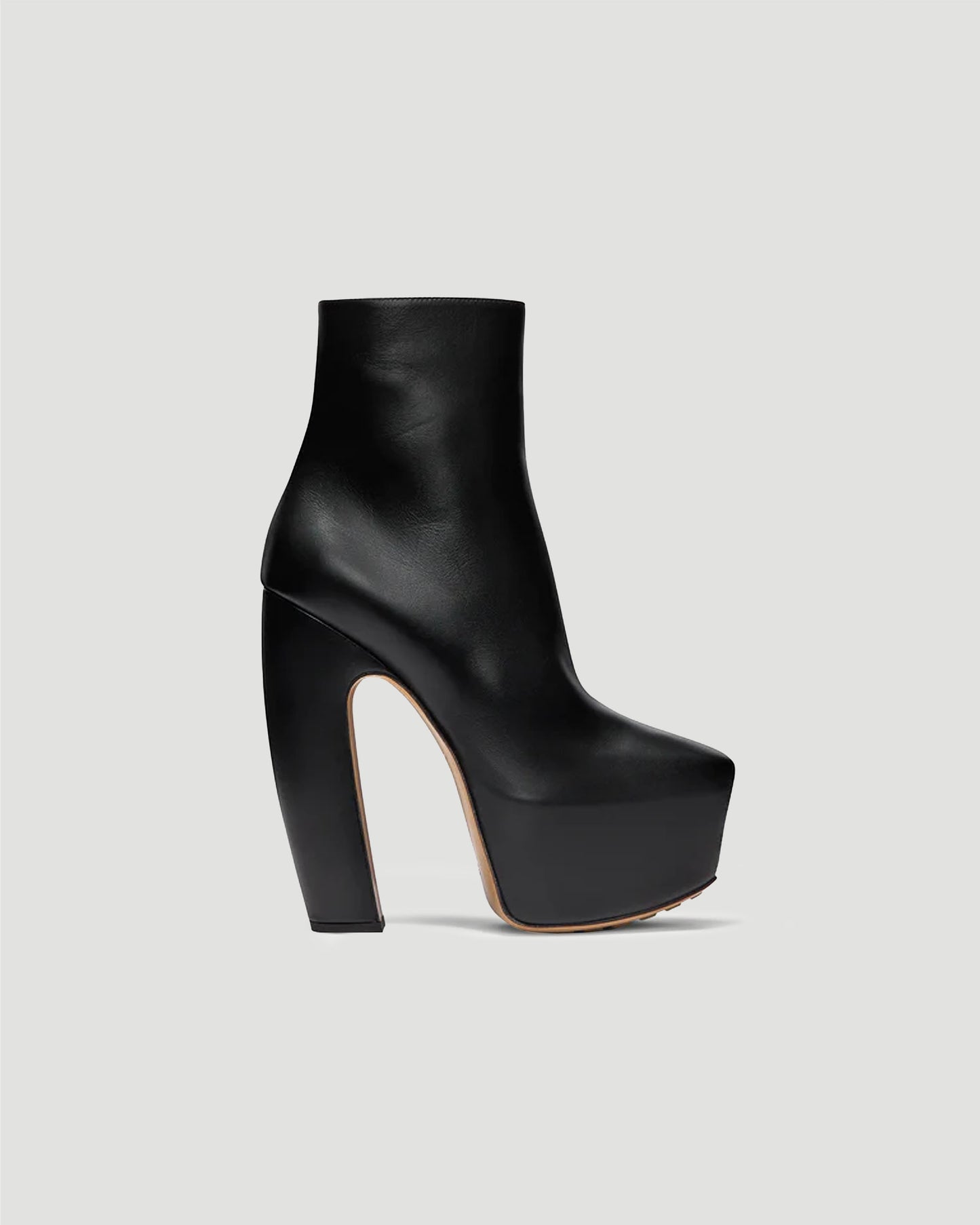 CHUNKY HEEL ANKLE BOOTS IN BLACK