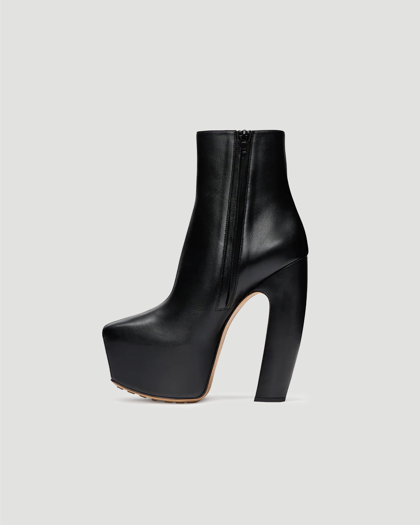 CHUNKY HEEL ANKLE BOOTS IN BLACK